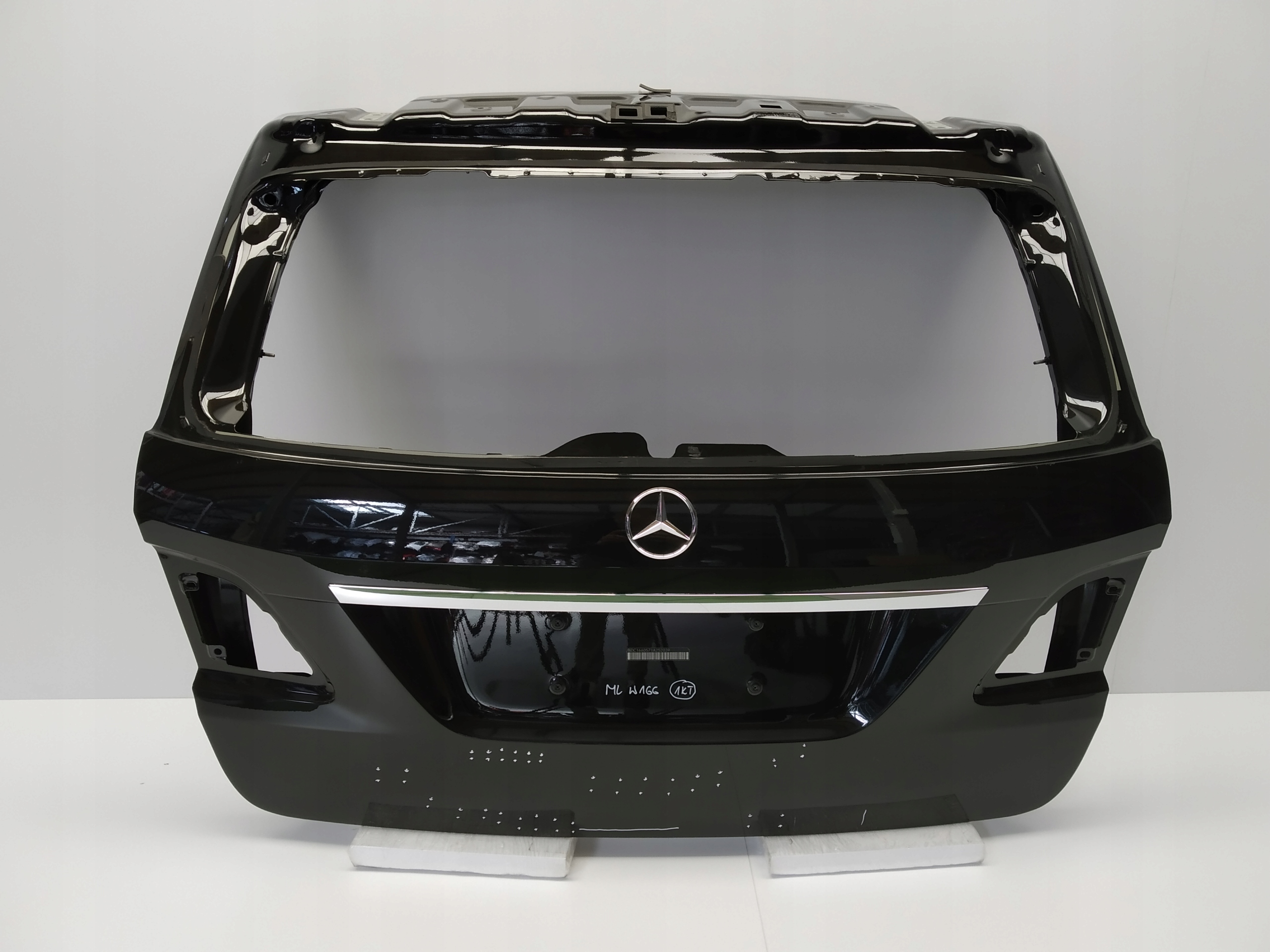 W166 Mercedes ML klapa chrom tył czarna