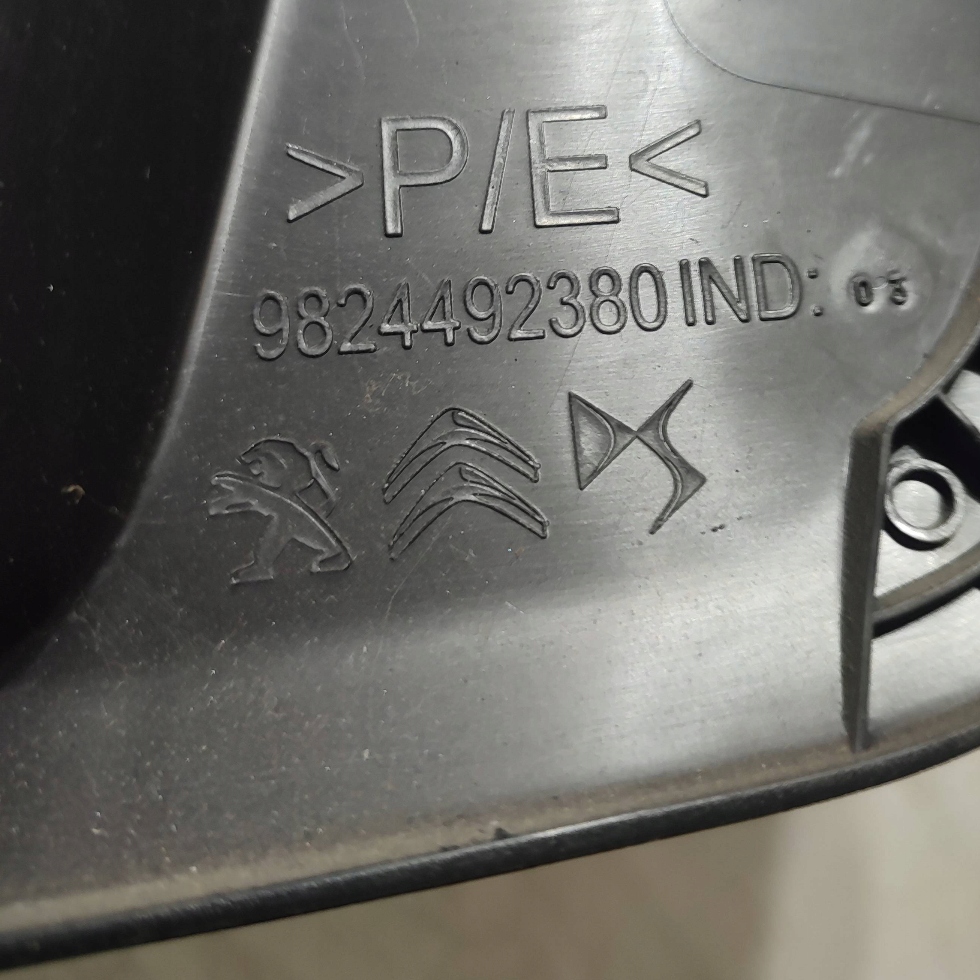 Peugeot 2008 II 2020 front side left side seat side