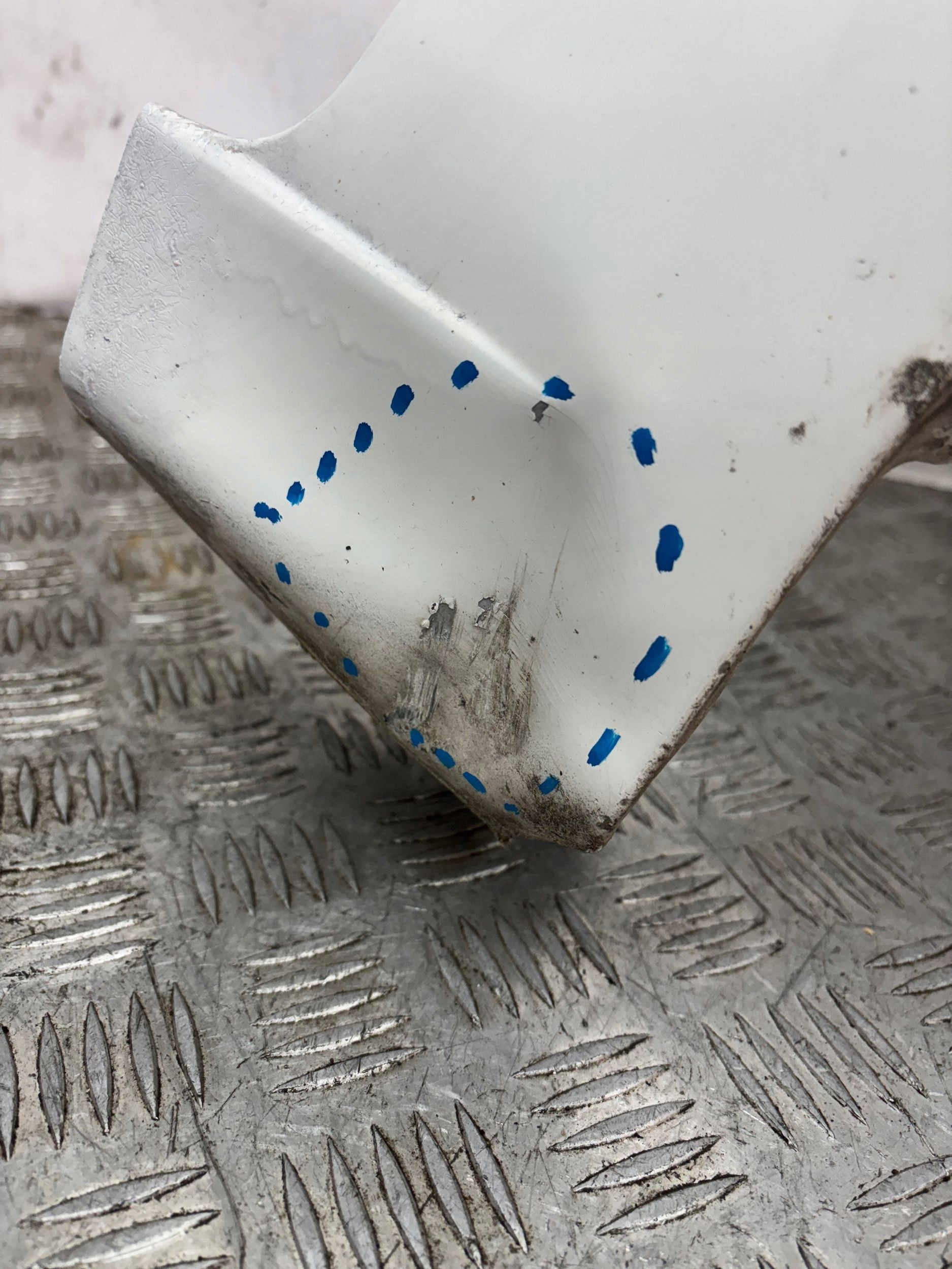 fender front front right CHEVROLET CRUZE 09