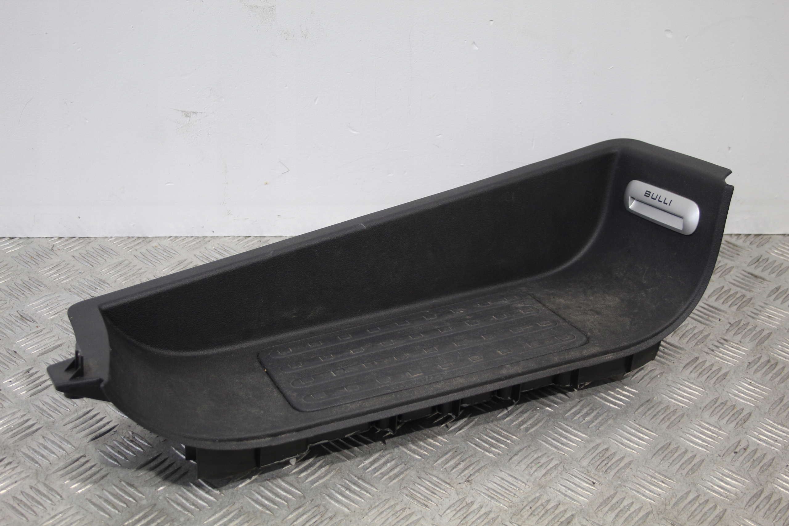 PRÓG STOPIEŃ PRAWY PRZÓD BULLI VW MULTIVAN T6 7E