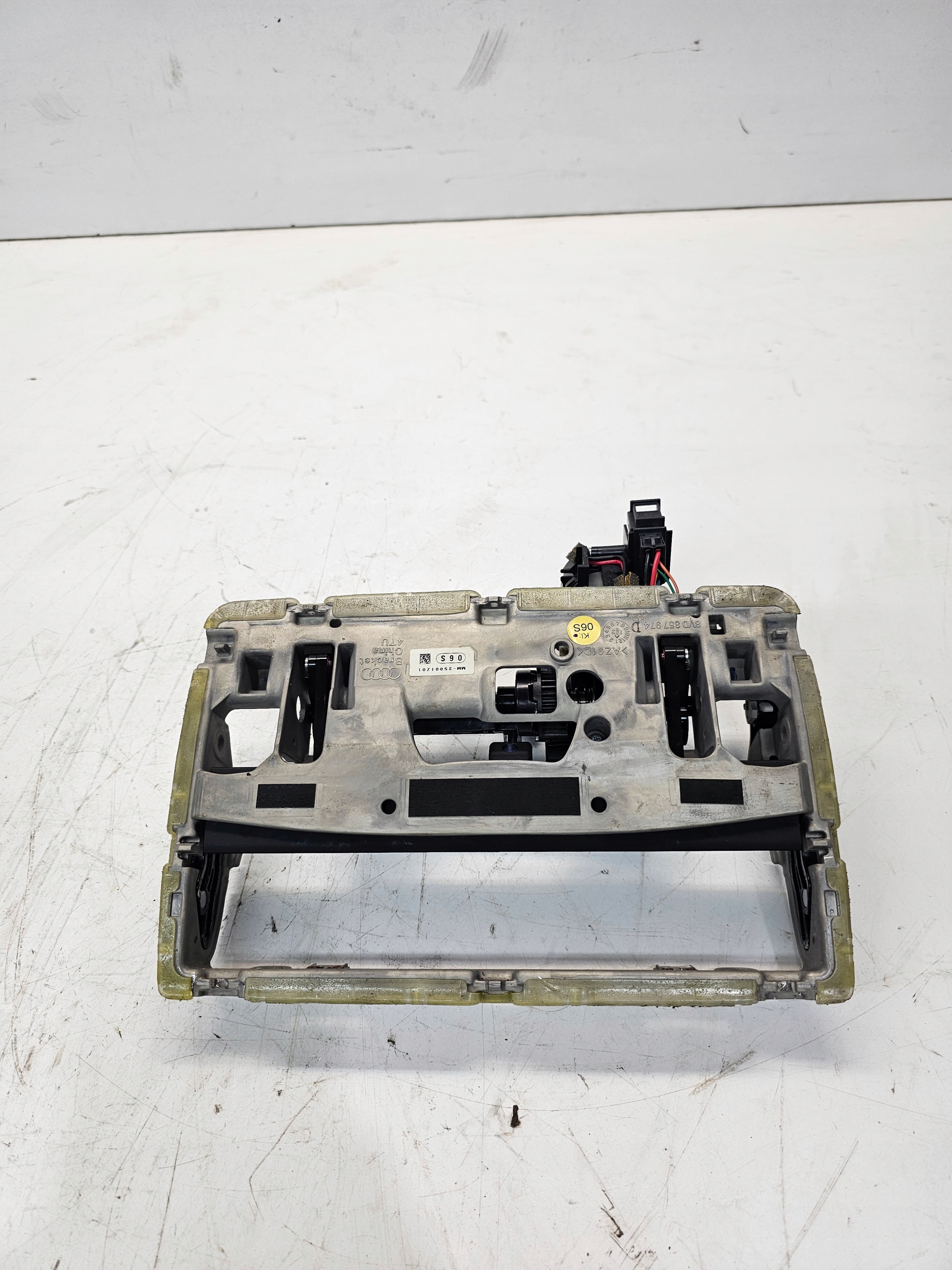 WINDA WYSWIETLACZA AUDI A3 8V 8V0857974D