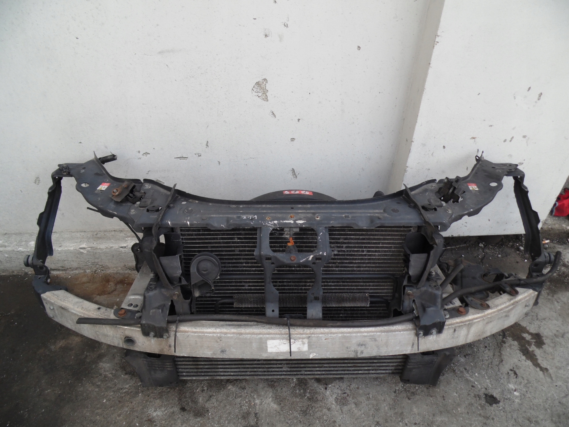 PAS PRZEDNI CHŁODNICE MERCEDES W211 DIESEL KOMPLET