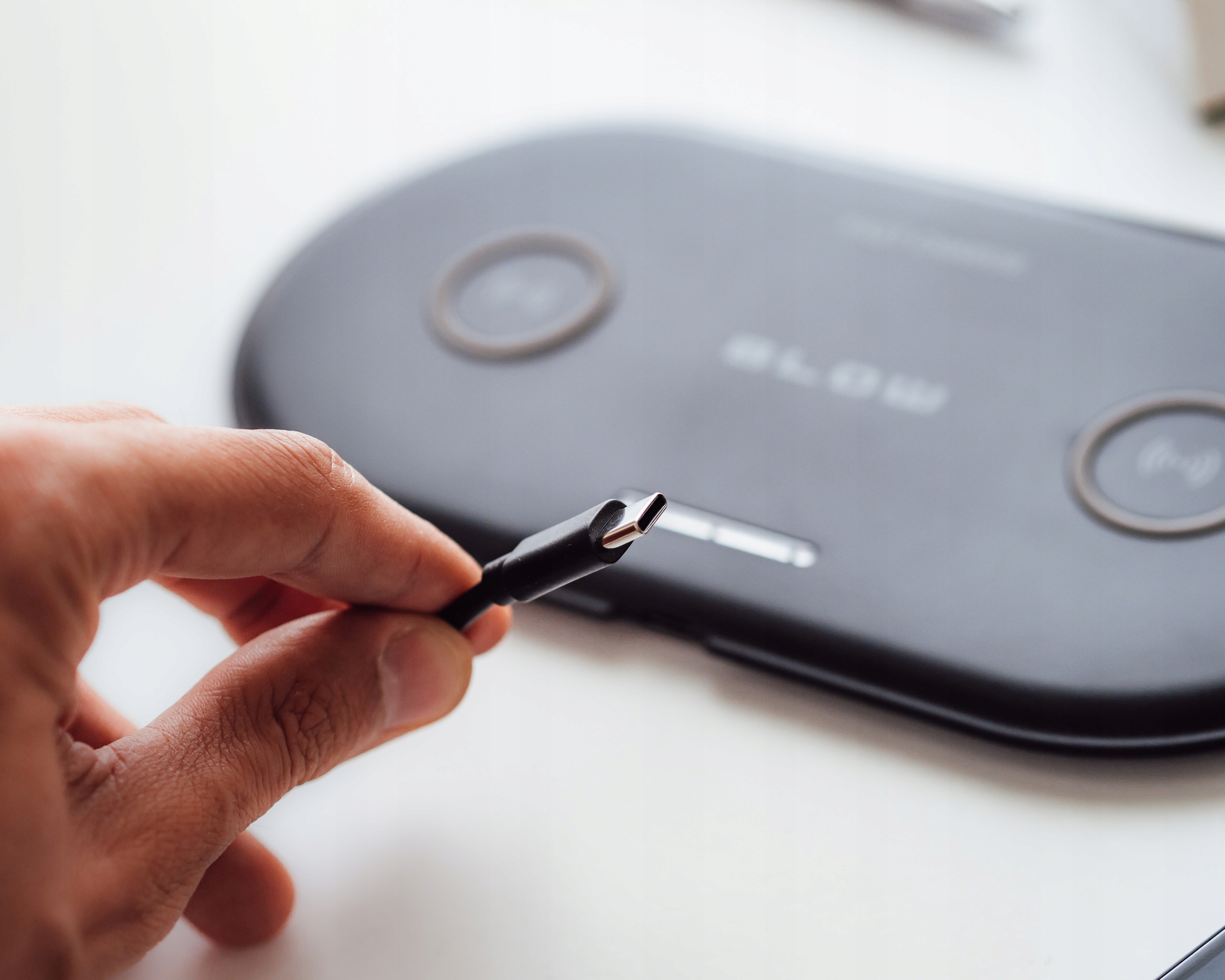 SZYBKA ŁADOWARKA INDUKCYJNA BEZPRZEWODWA 2W1 2 TELEFONY JEDNOCZEŚNIE Złącza USB typ C