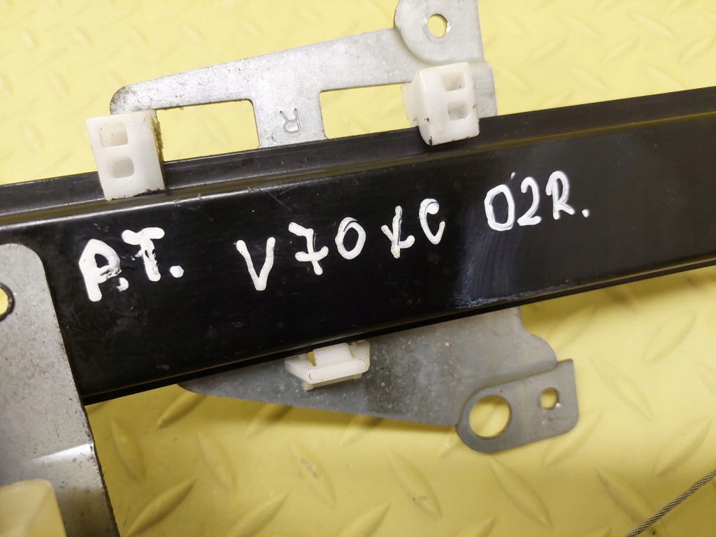VOLVO XC70 II KOMBI window regulator right rear part