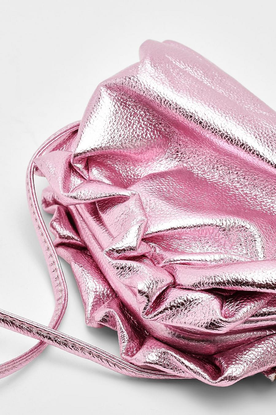 BOOHOO RÓŻOWA METALICZNA TOREBKA KOPERTÓWKA FALBANA APE NG8__22X18 Marka Boohoo