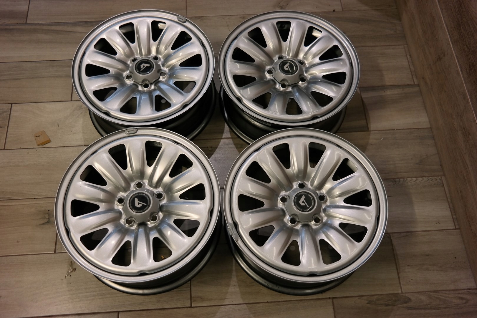 DEMO ("NOWE") Felgi 16'' hybrydowe Stalowe 5x112 ET46 Audi VW Skoda Seat Kod producenta RA.130001.S