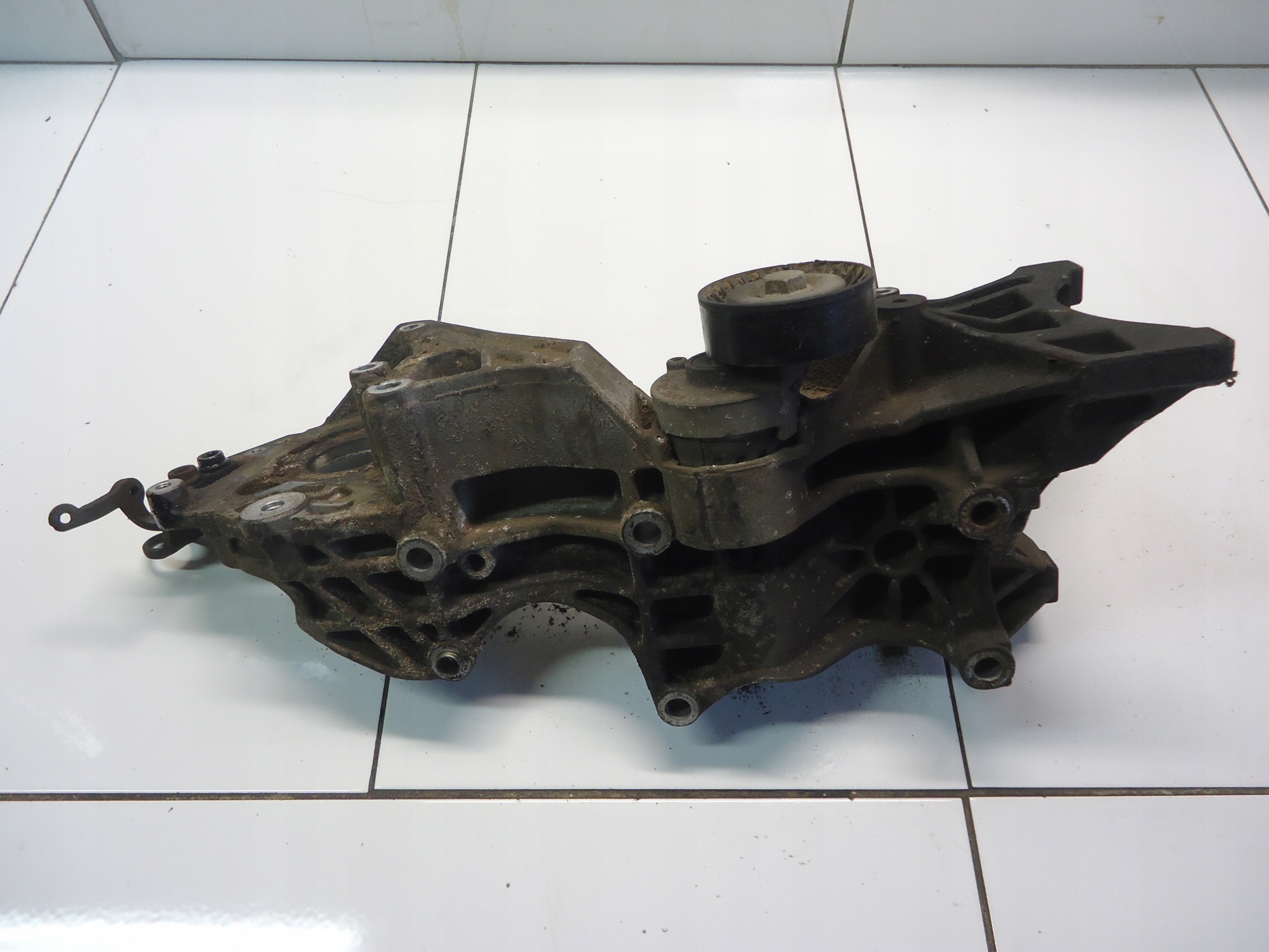 VW CRAFTER 2.0TDI supporto alternatore 03L903143L