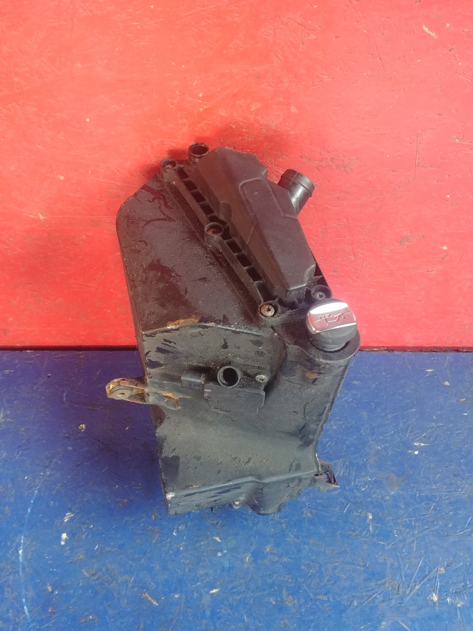 V10 - Масляный бак двигателя AUDI RS6 C6 4F 4f5 4f9 5.0