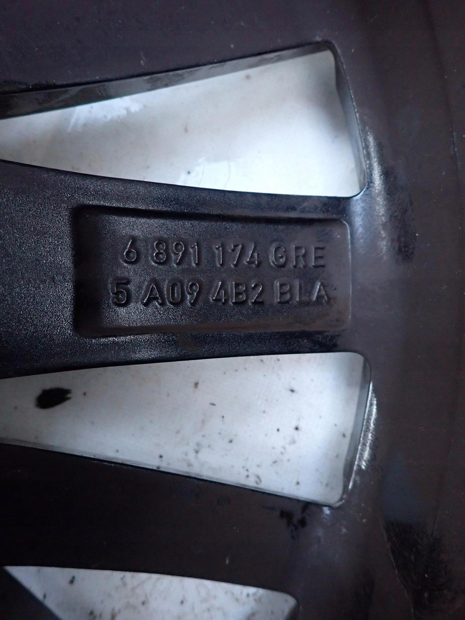 BMW U06 6891174 7Jx17H2 17" disk hliníkový