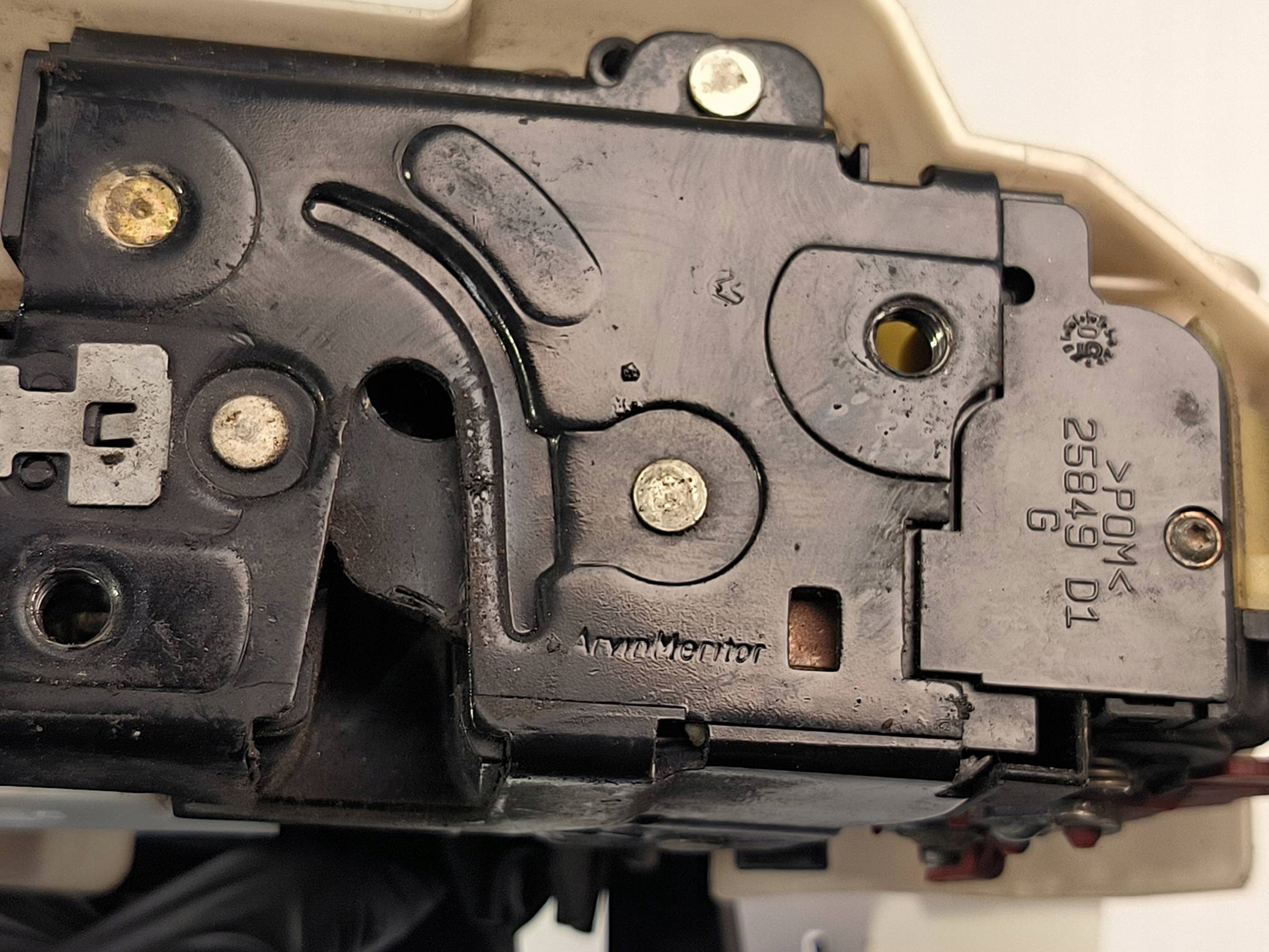 lock door left front VOLKSWAGEN TOUAREG