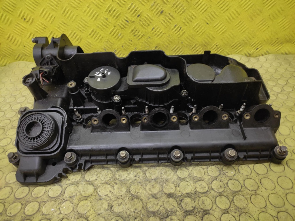 BMW E46 2.0 D Abdeckung der Ventile 137122469970