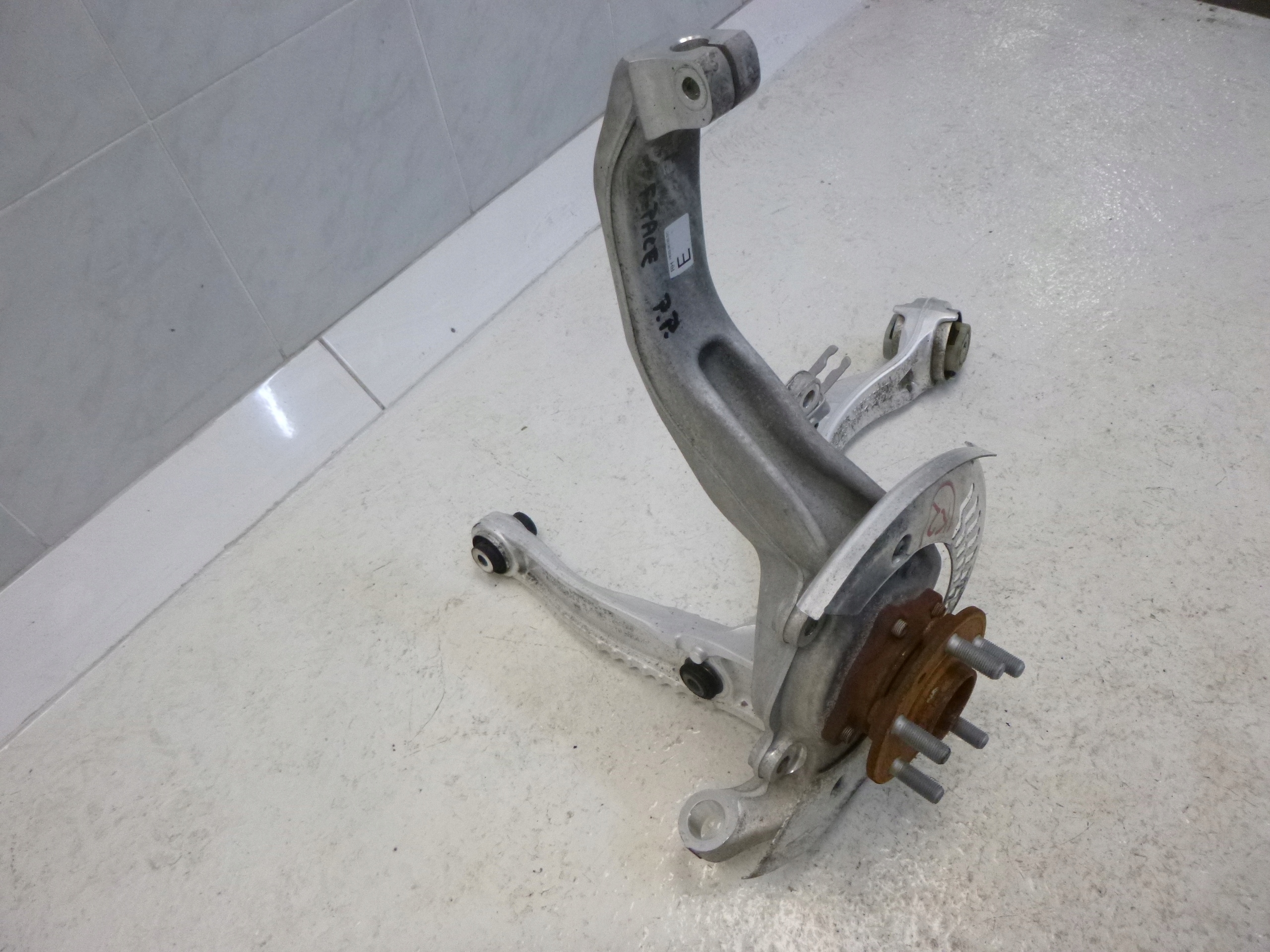 RR VELAR L560 otoč rameno ramene čepu P/P