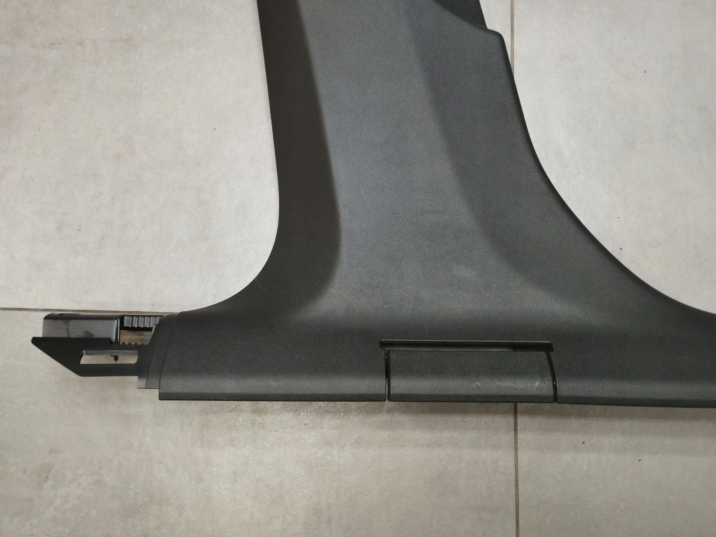 Audi A5 B10 KOMBI cover slupka B lower left 8B3867239C
