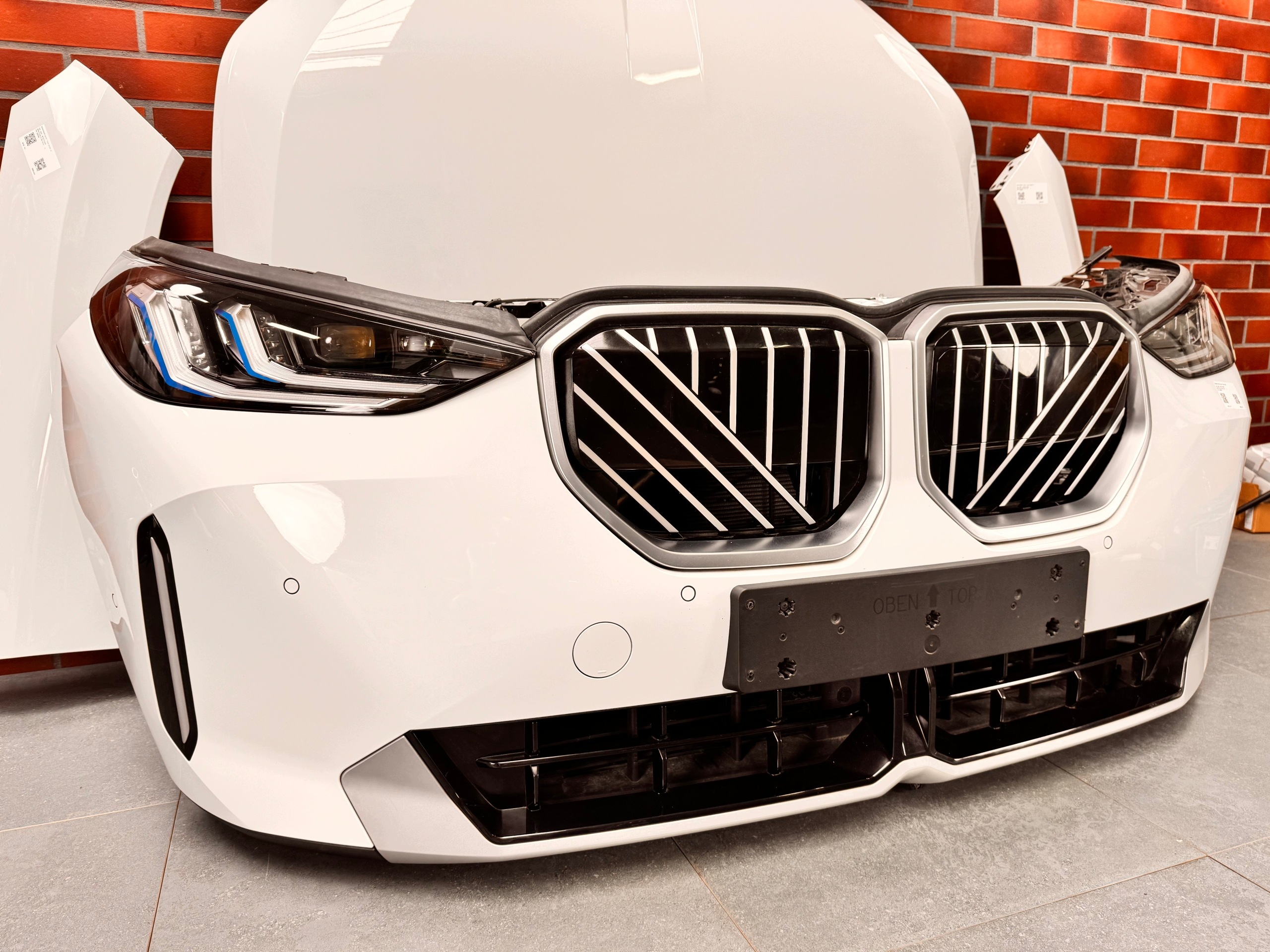 bonnet radiator bar, wall lights LED bumper BMW X3 G45