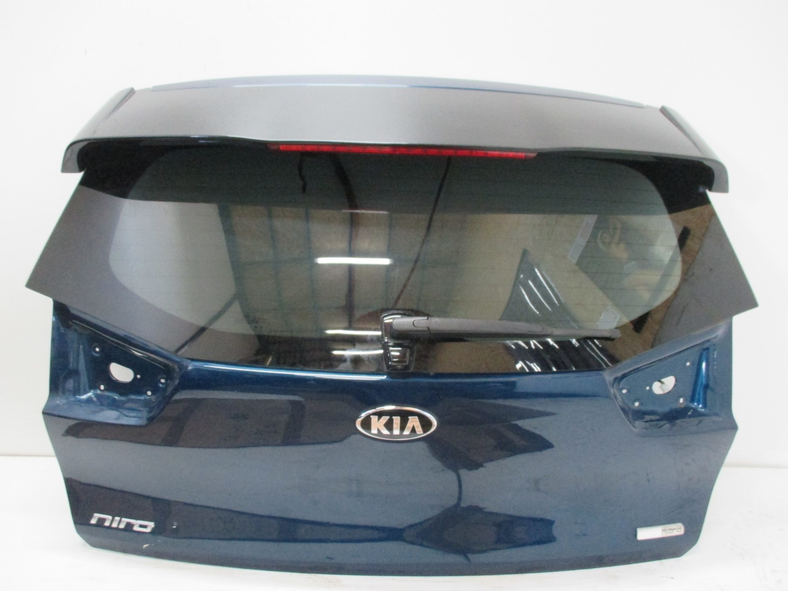boot doors KIA NIRO below KAMERE