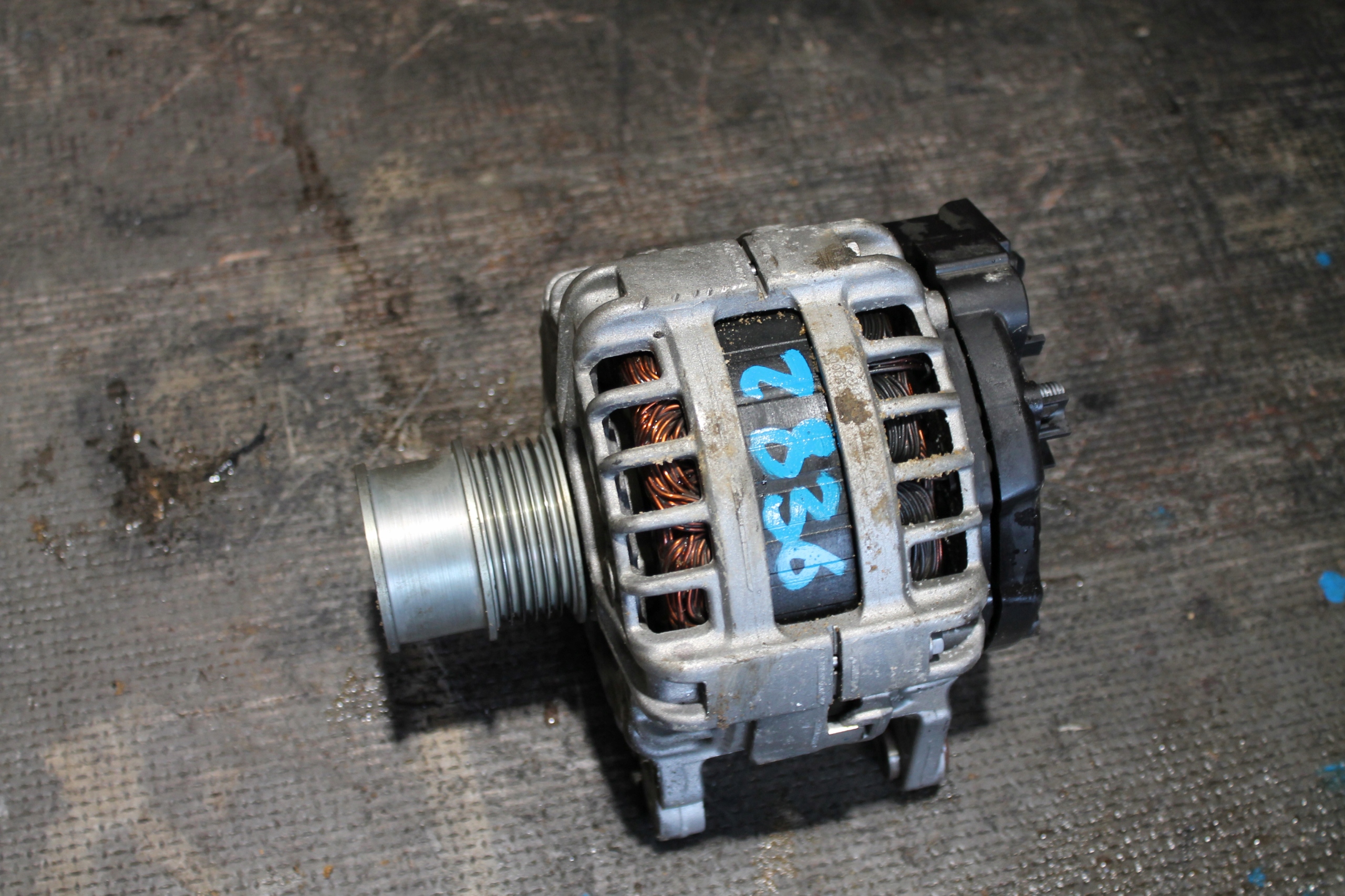 2836. Alternateur VW 05E903027B