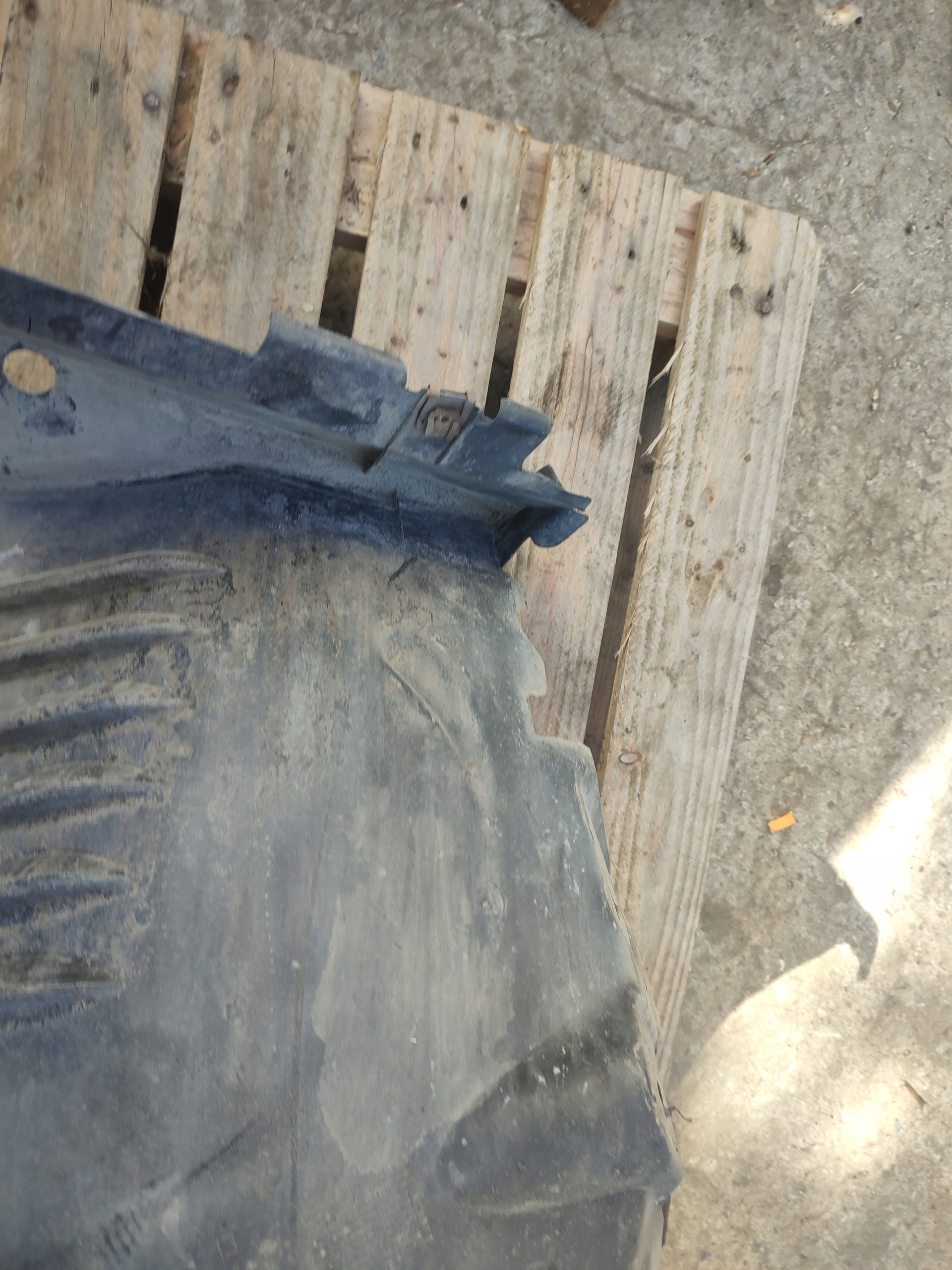 mudguard left front front MERCEDES W204 A2046900130 A2046981330
