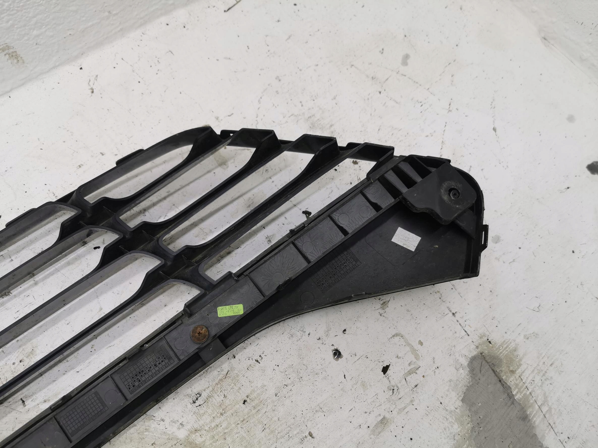 grid of a bumper front HYUNDAI IX35 86550-2Y000