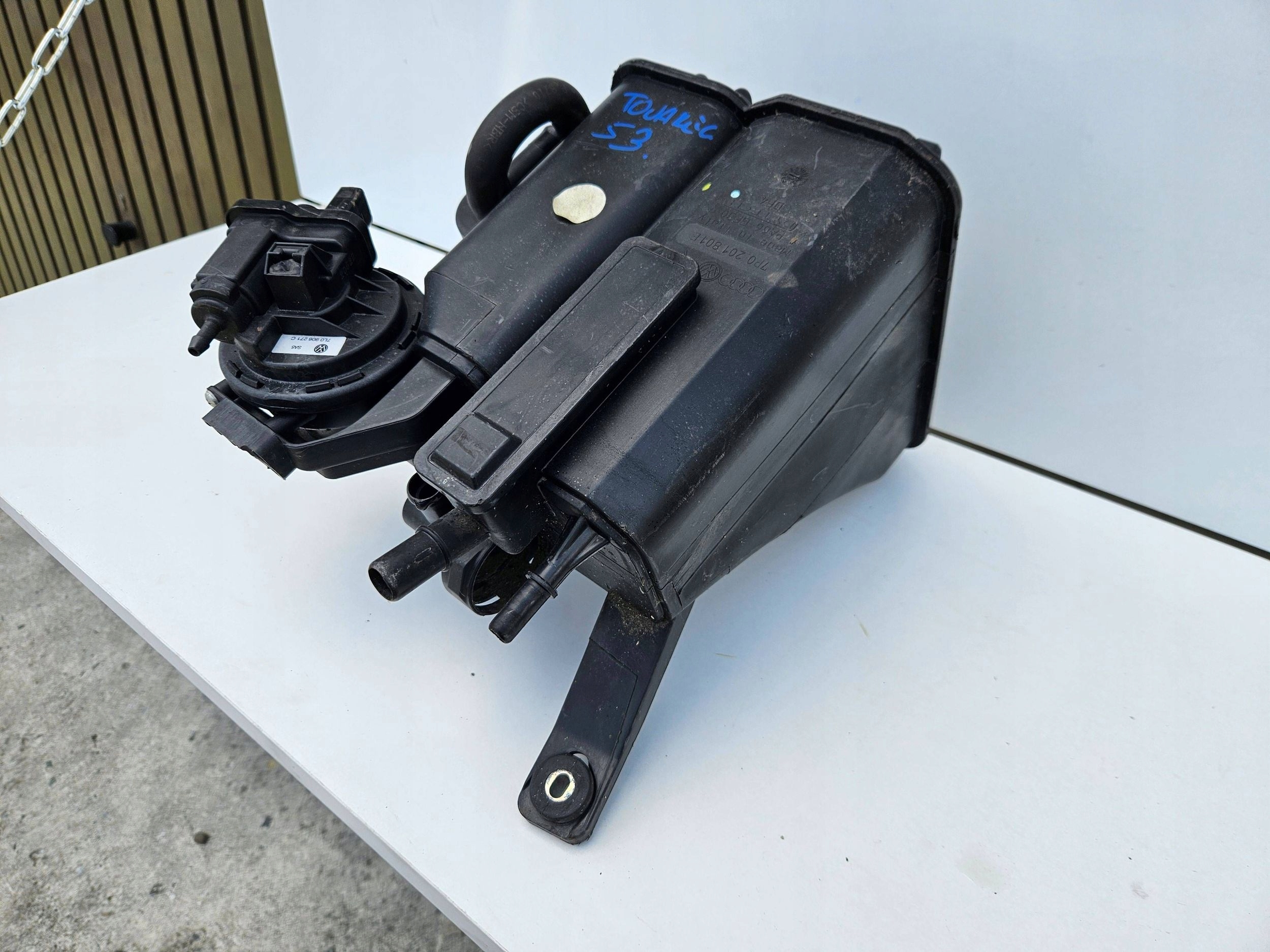 Volkswagen Touareg II 2 7P0 carbon filter