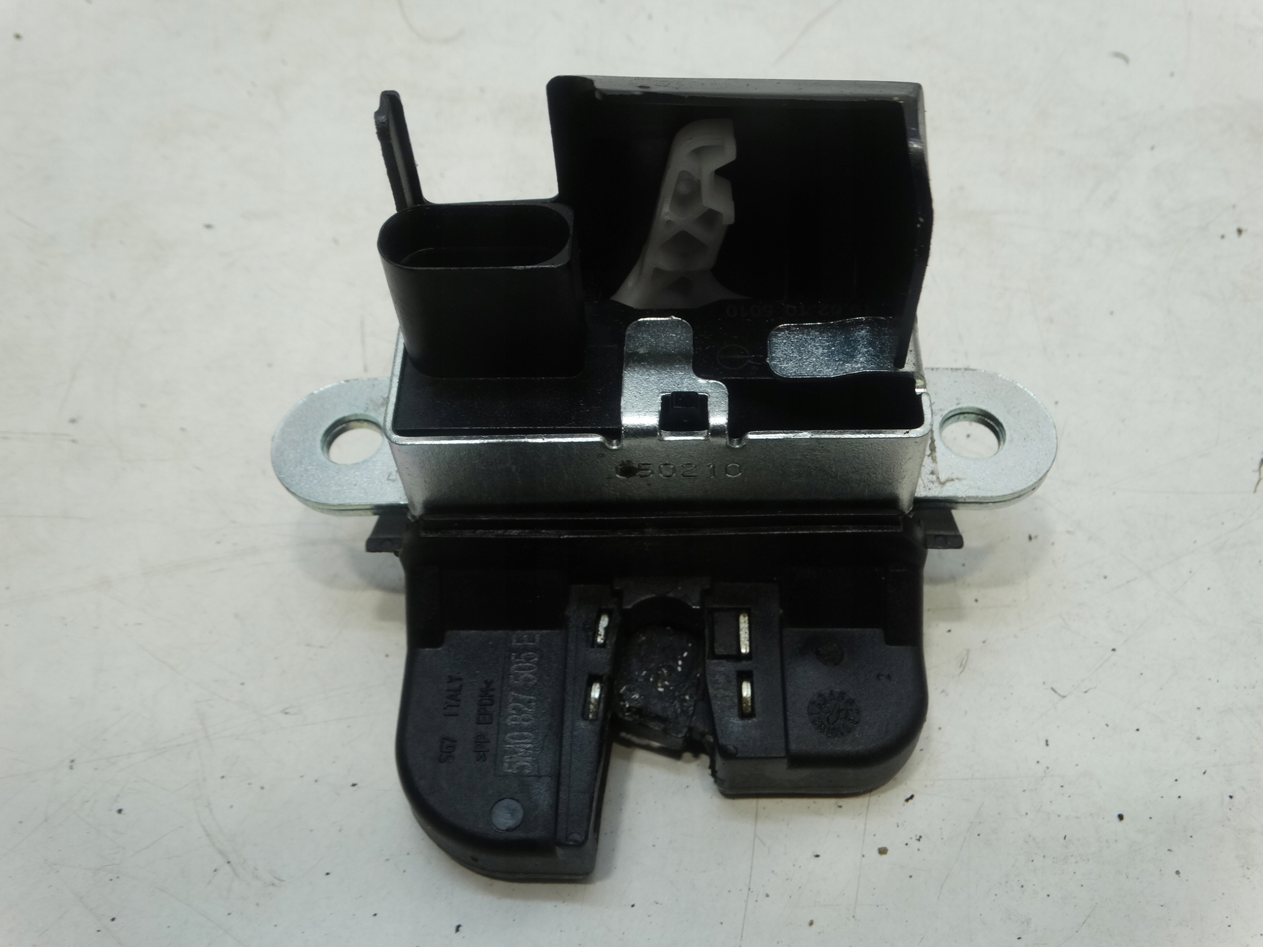 lock bonnet boot rear part VOLKSWAGEN GOLF VI plus LIFT 5M0827505E