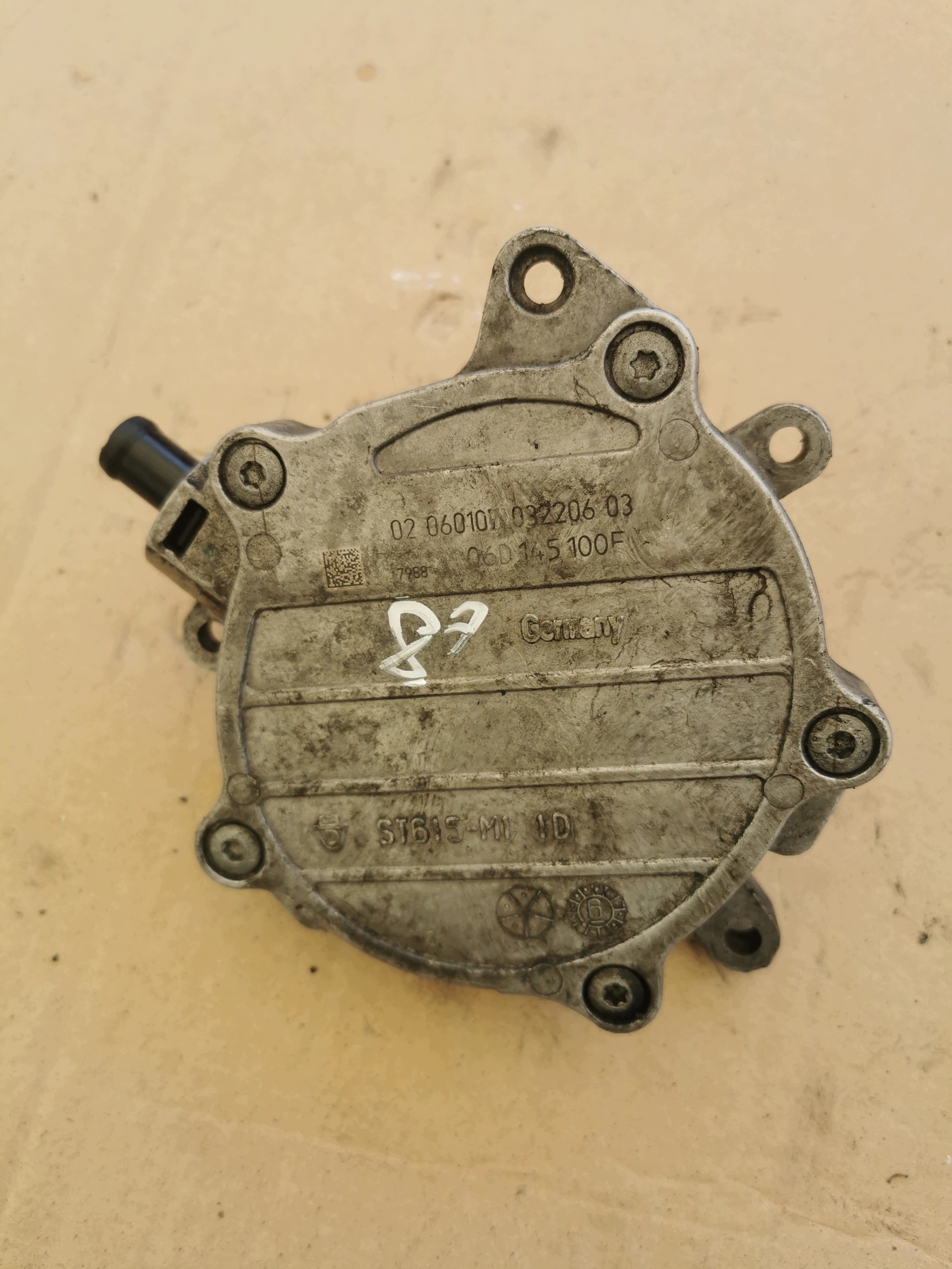 AUDI A4 B7 2.0TFSI 06D145100F Pompa VACUM WACUM
