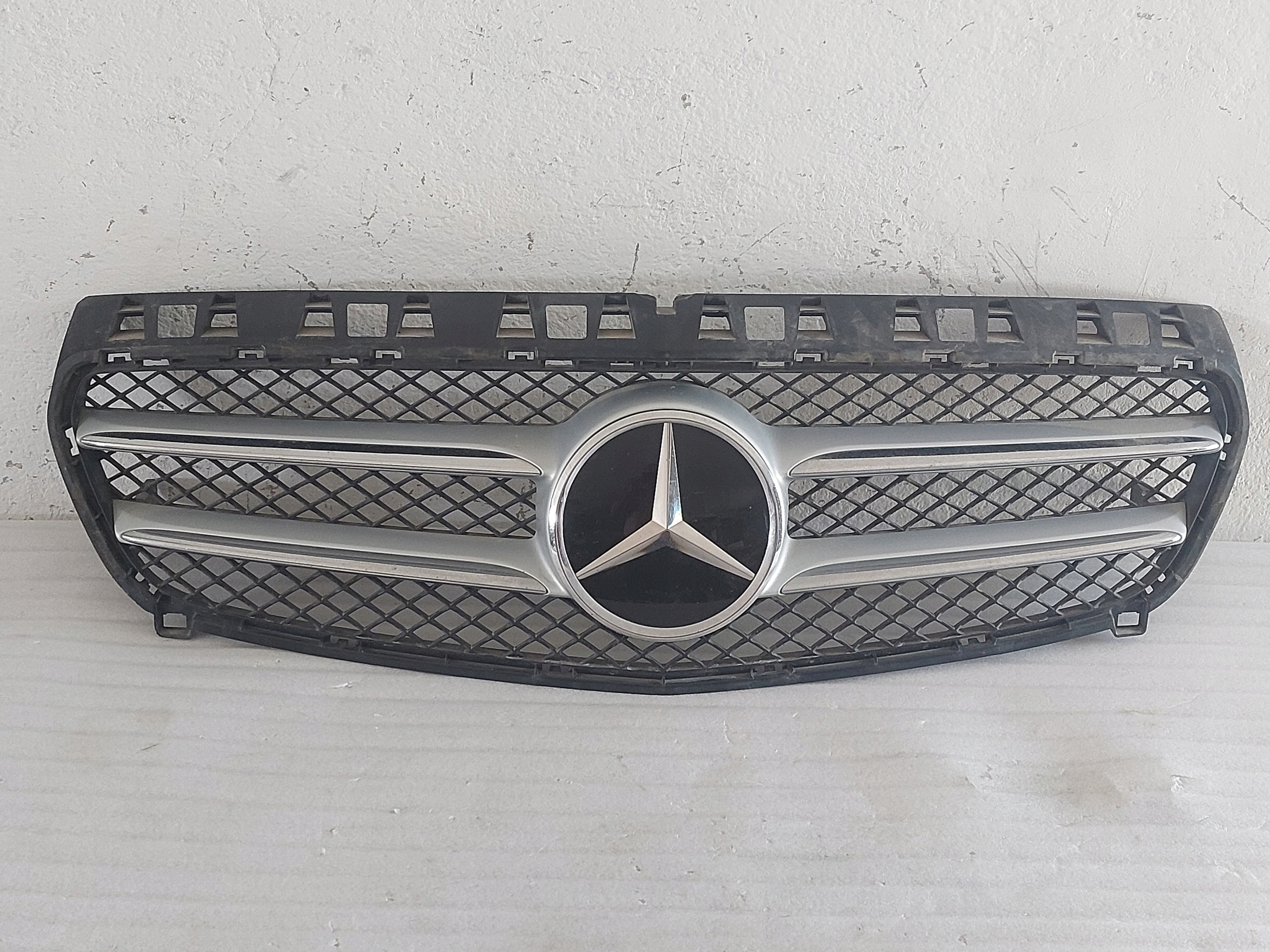 MERCEDES A KLASA W176 GRILL ATRAPA RADAR