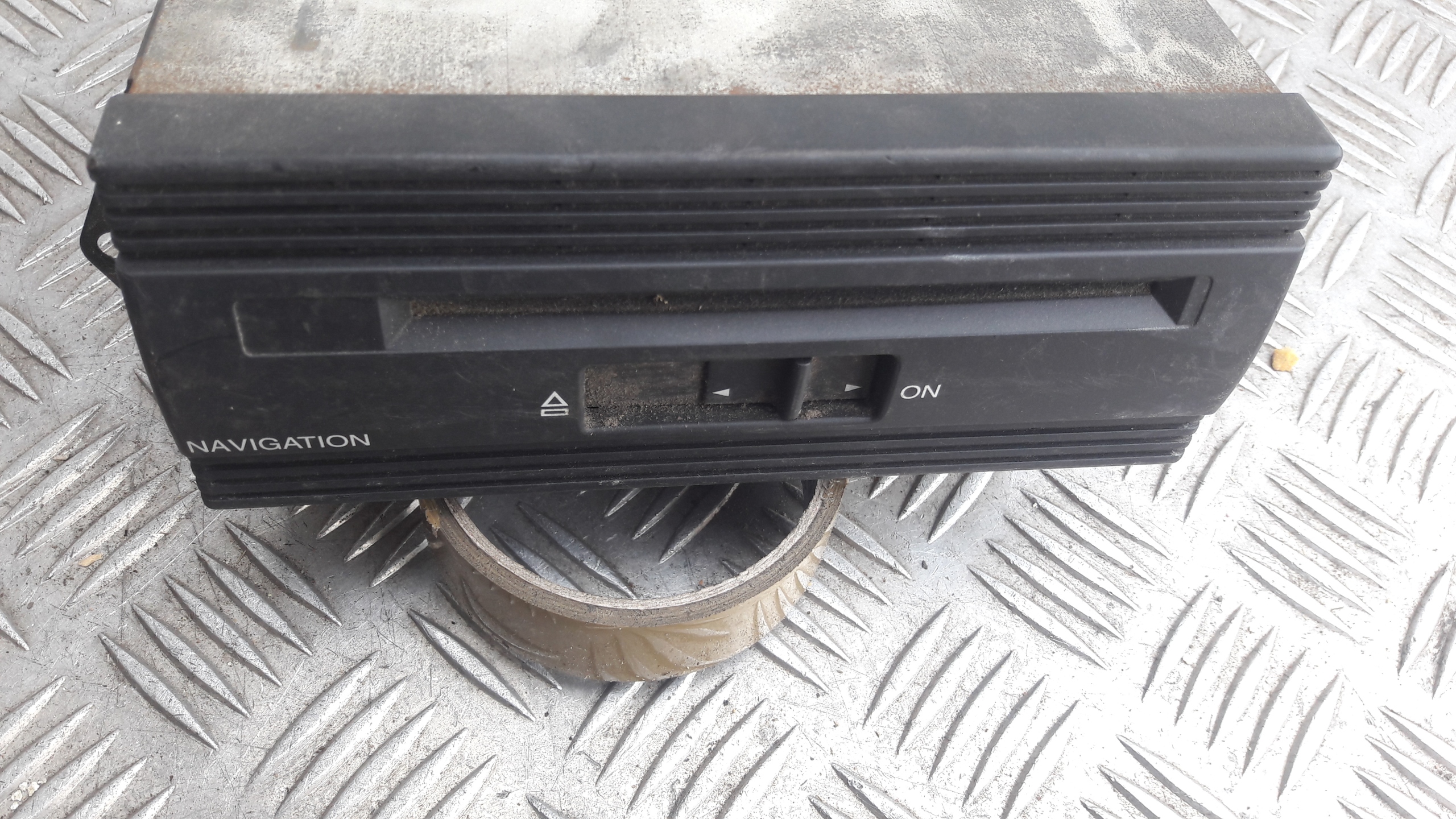 VW PASSAT B5 NAVI RADIO CD player 4D0919887D