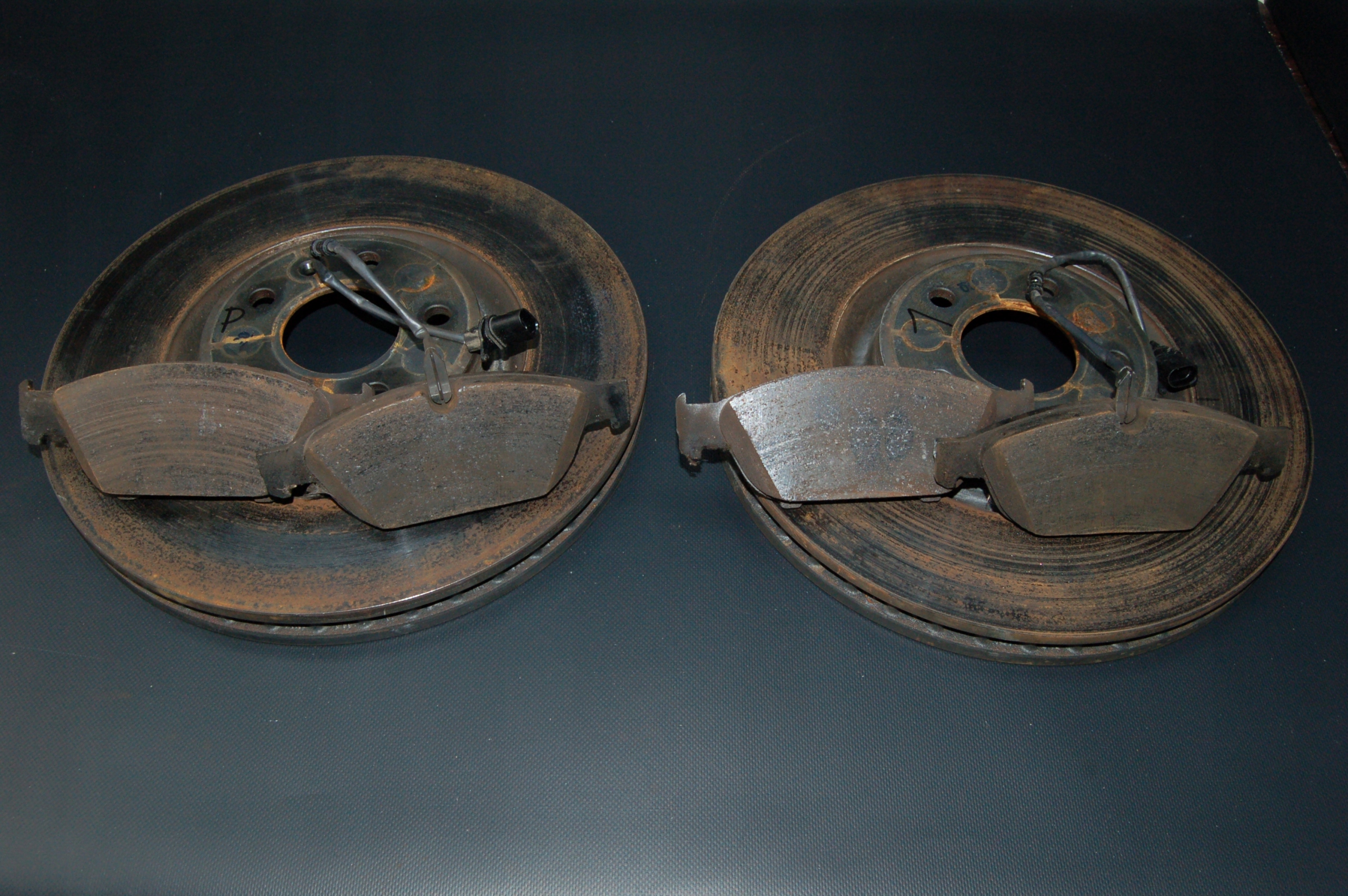 Диски колодки комплект Audi A8 D4 3.0 TDI 4G0615301T