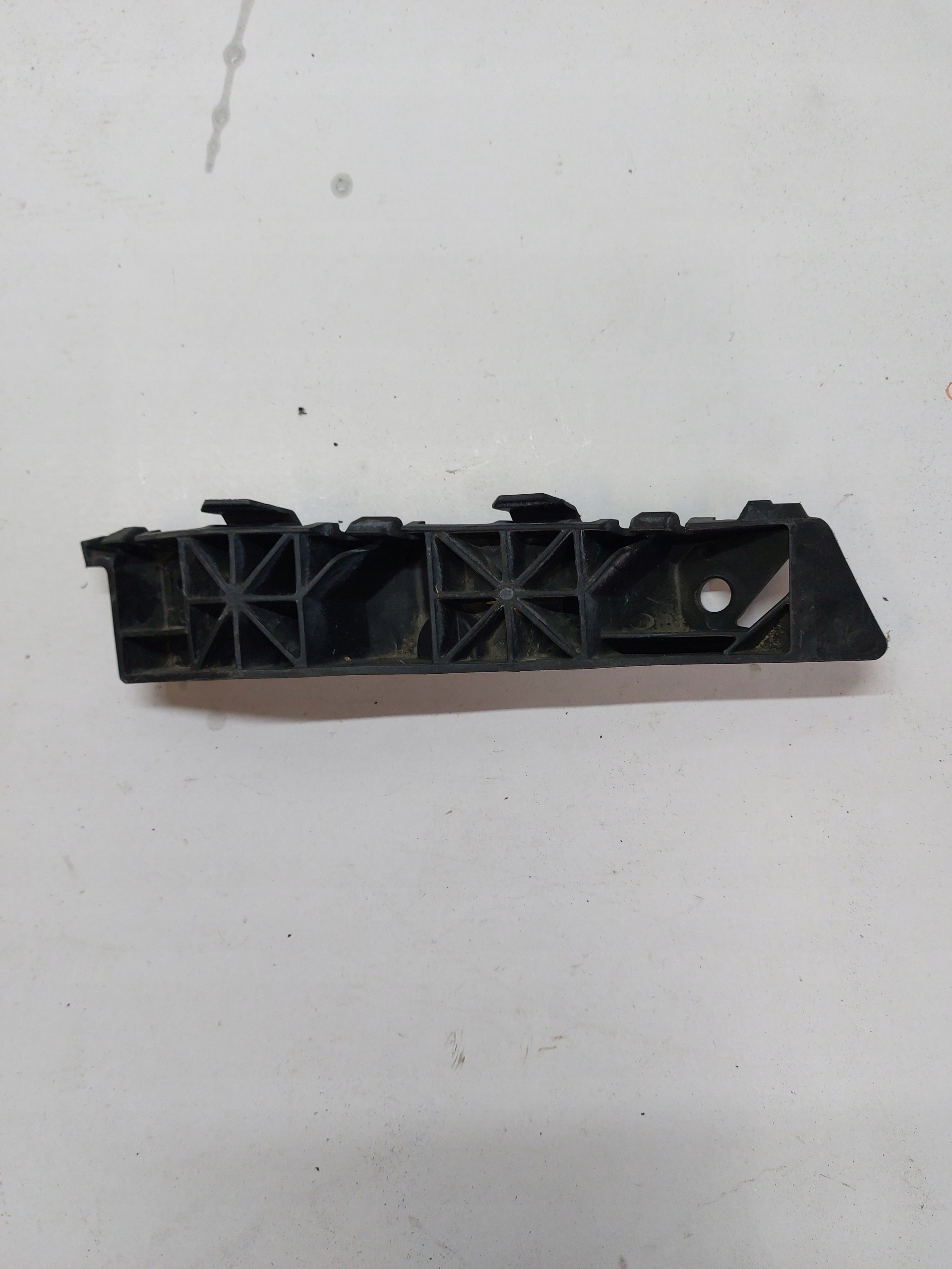 support holder of a bumper left front KIA SPORTAGE IV
