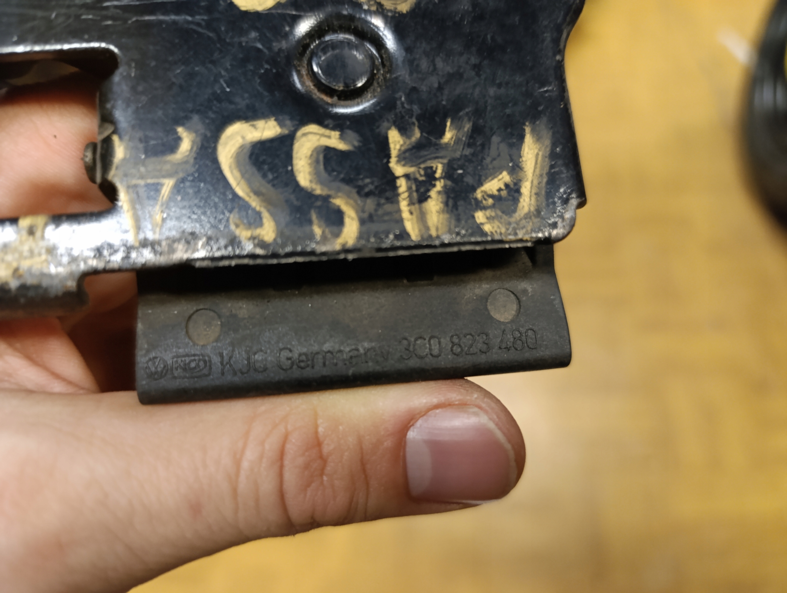 RYGIEL bonnet latch lock VOLKSWAGEN PASSAT B6 3C0823480