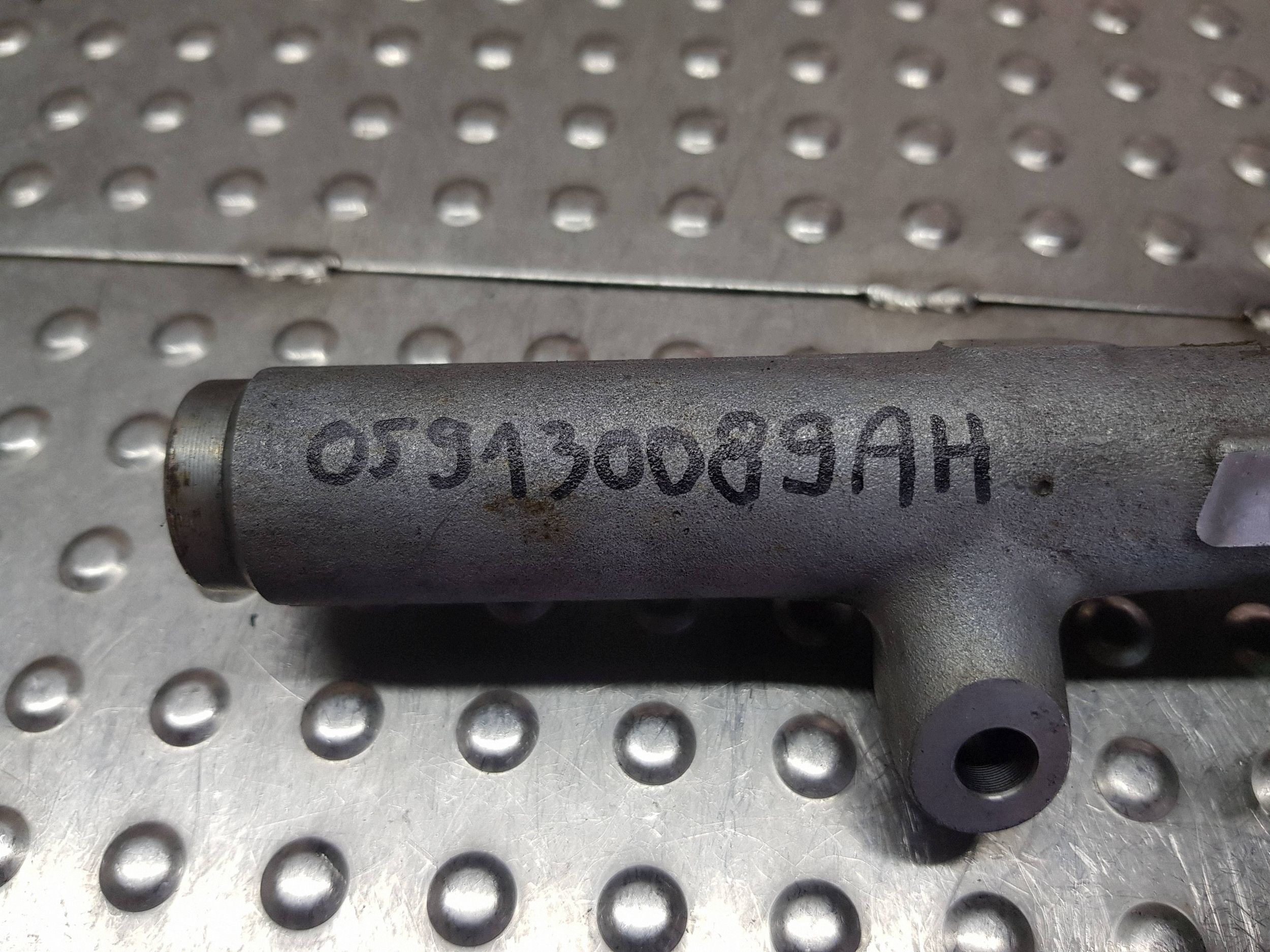 injection ramp left 059130089AH AUDI A4 B8 A5 8T A6 C6 3.0 TDI