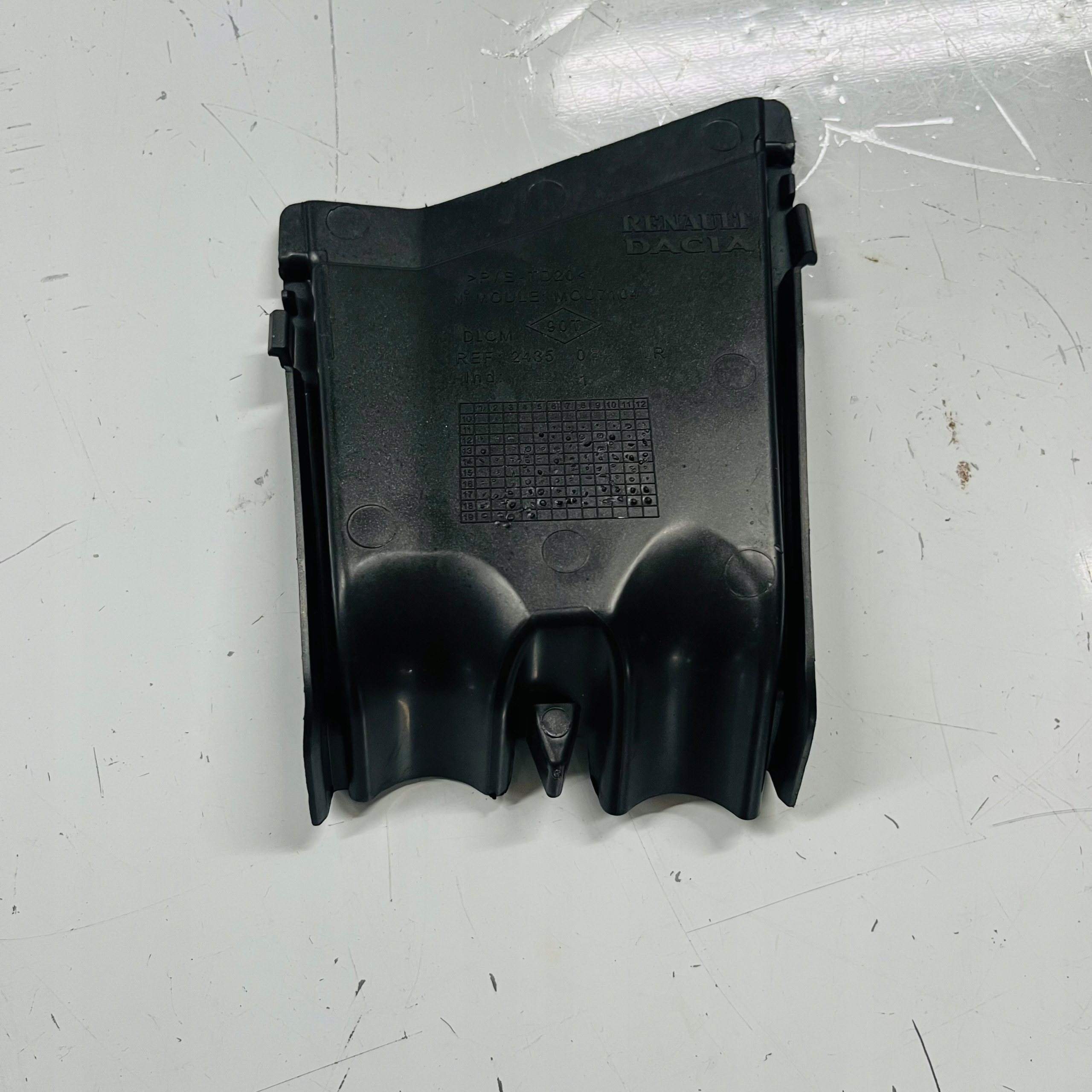 OBUDOWA SKRZYNKI BEZPIECZNIKÓW RENAULT CAPTUR