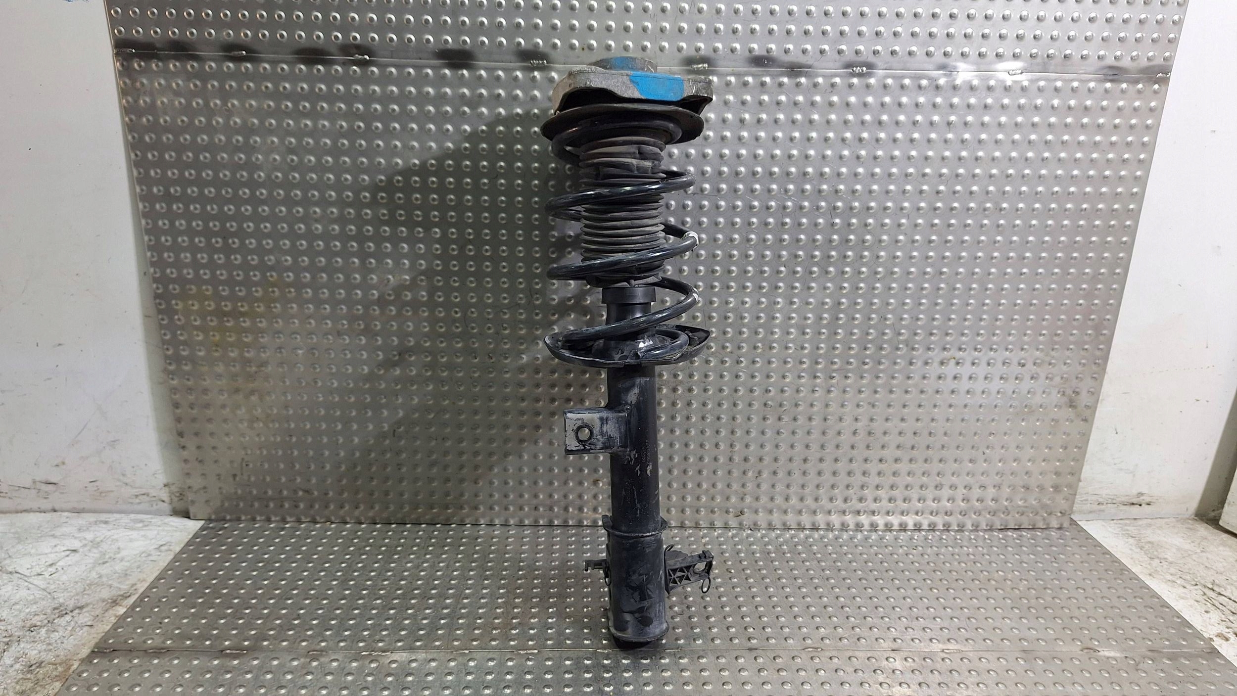 shock absorber right front A2463208813 MERCEDES W117 W176 W246