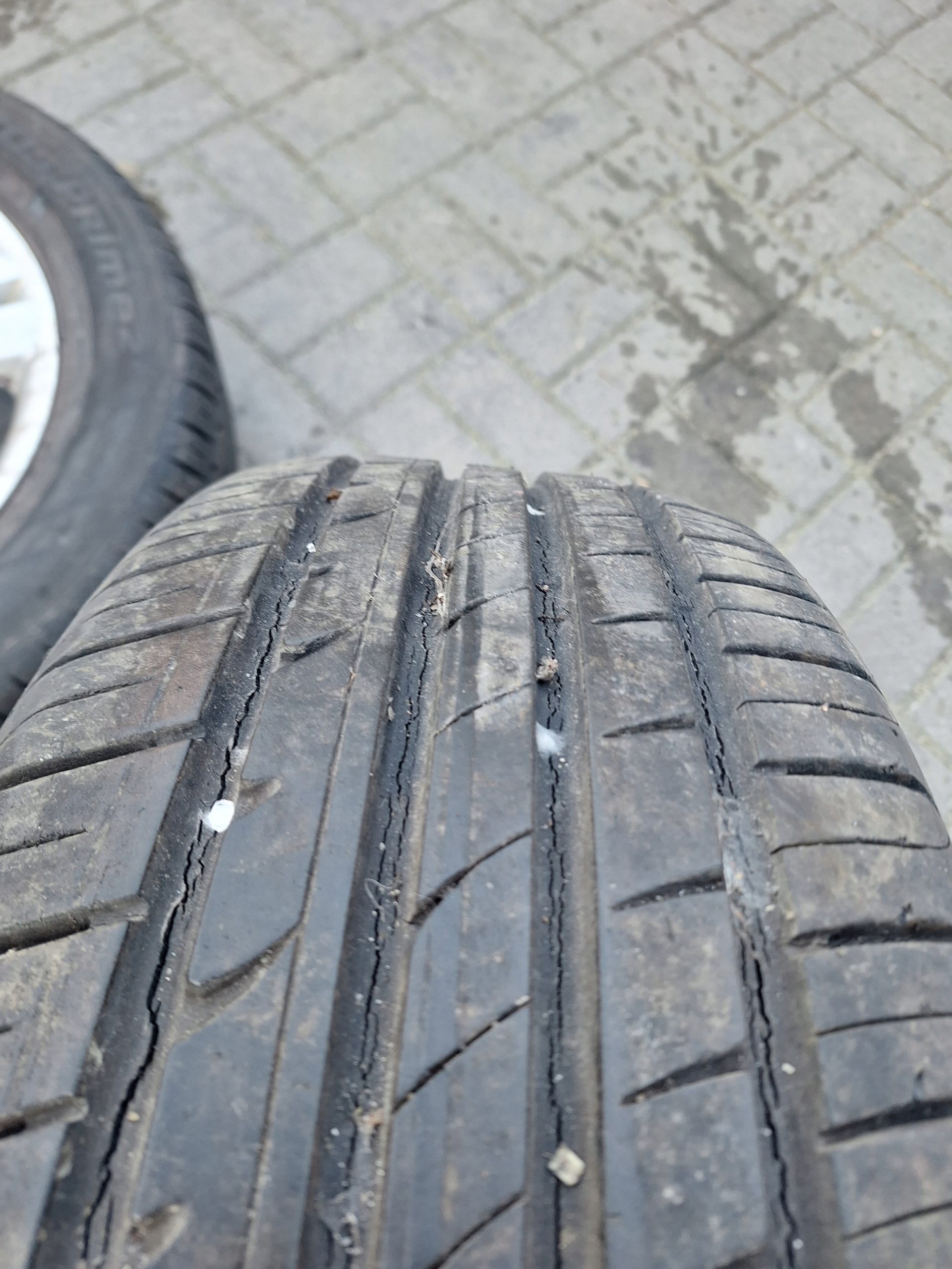 HYUNDAI IX35 09-15 discs + tyres 225/60 R17