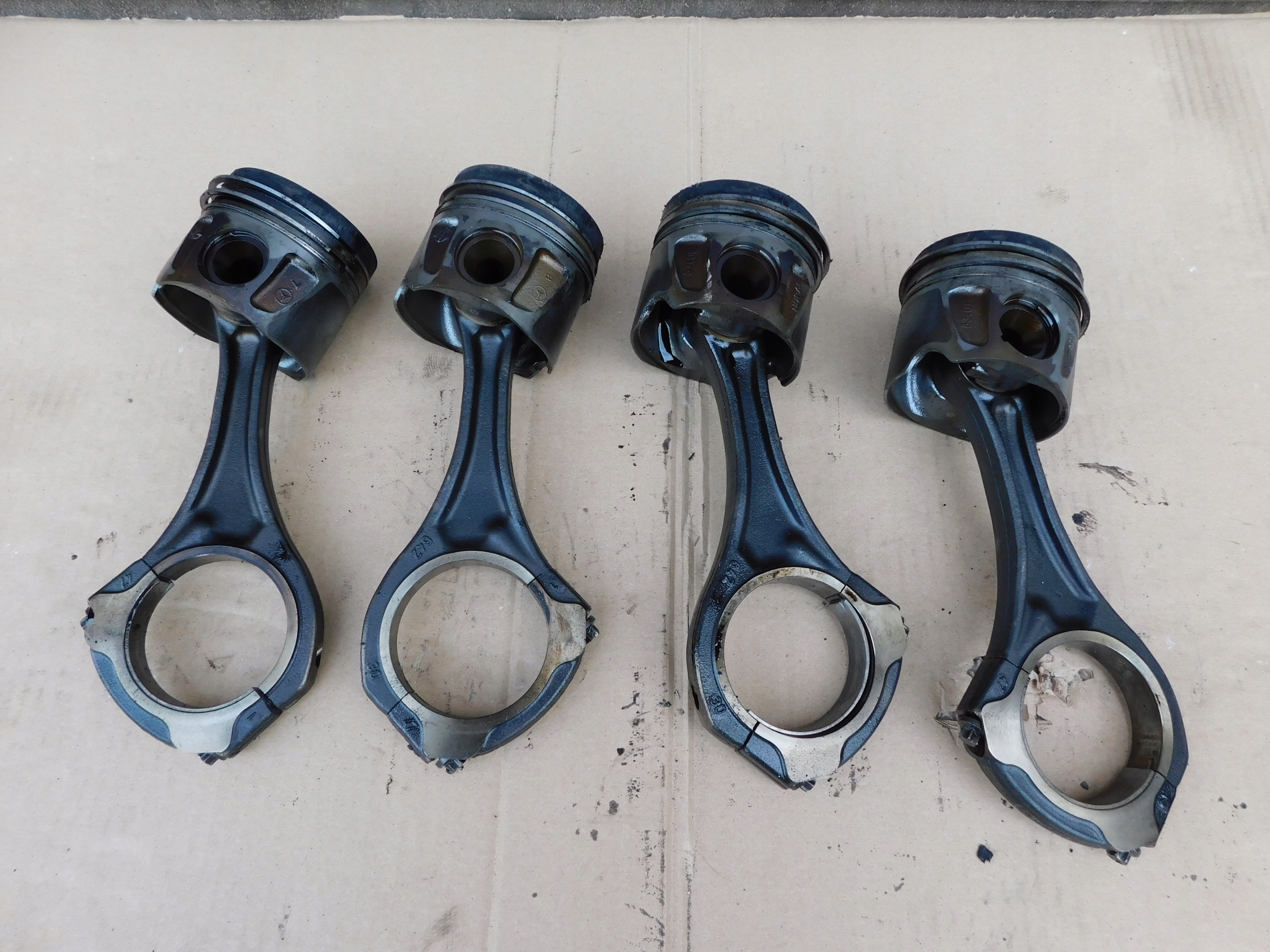 Mercedes Sprinter 906 3.0 V6 piston + connecting rod - komplet
