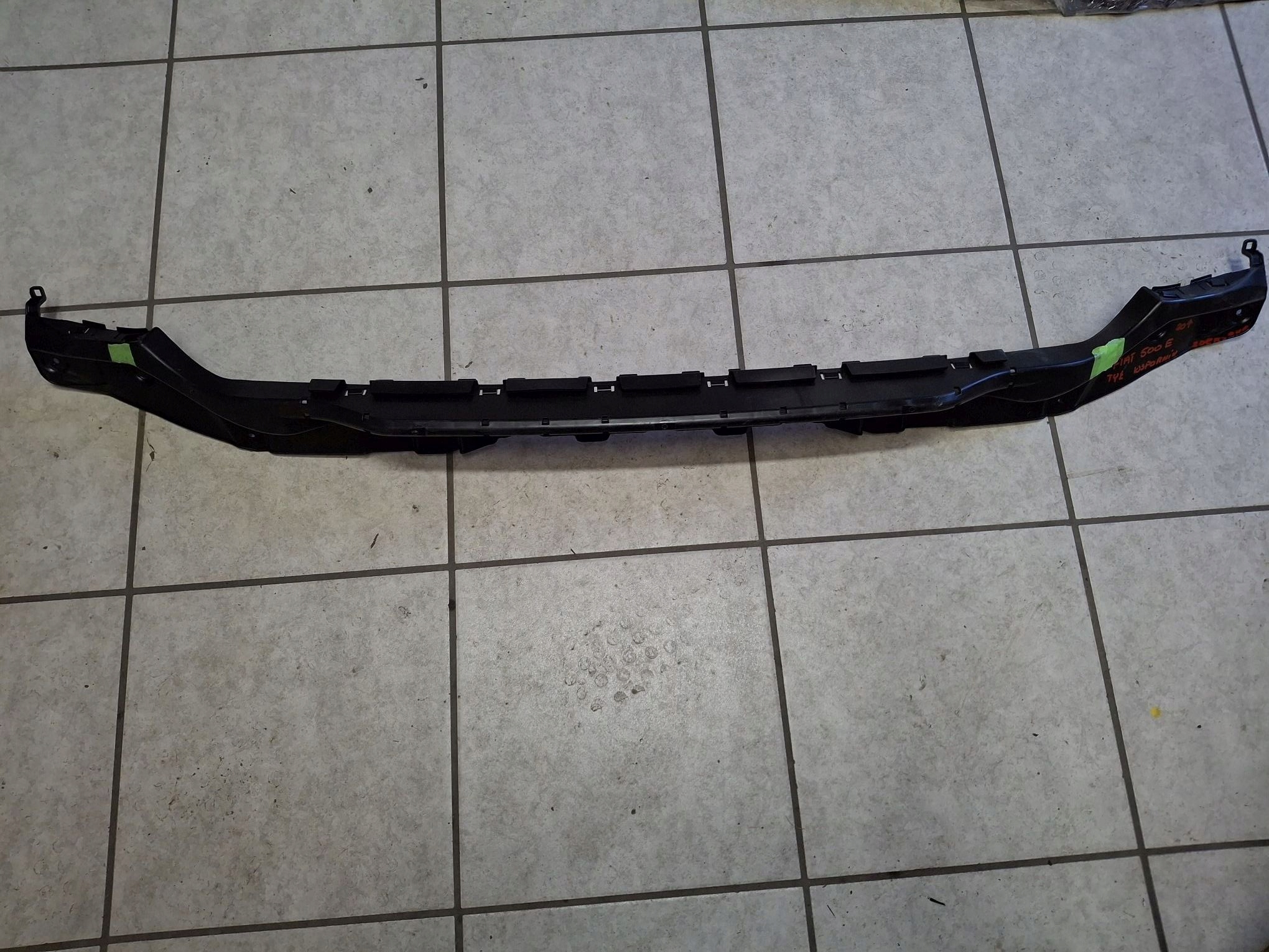 Support Moyenne Pare choc Arrière Console FIAT 500e 2020R->