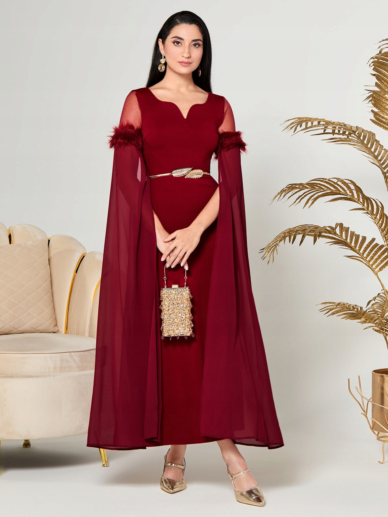 Šaty S Transparentními Maxi Pláštěnkovými Rukávy A Kožešinou Shein L