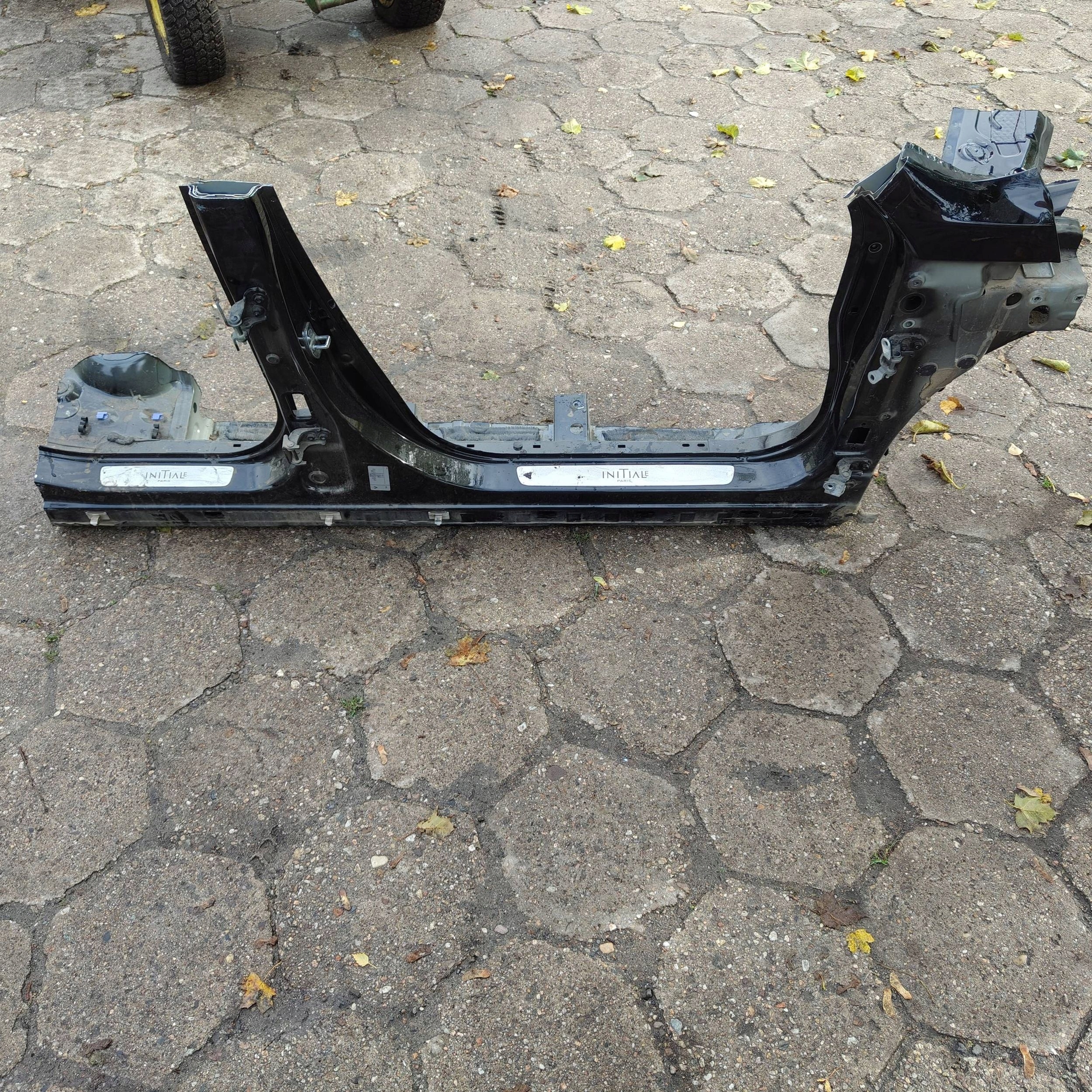 Renault Talisman 2016 right side quarter front threshold sedan