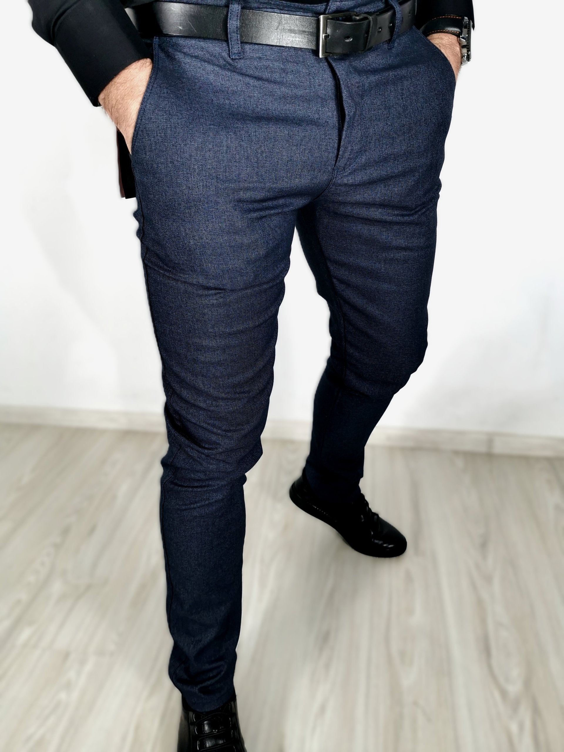 Pánské hladké tmavě modré elegantní kalhoty zúžené melírované Sd 32