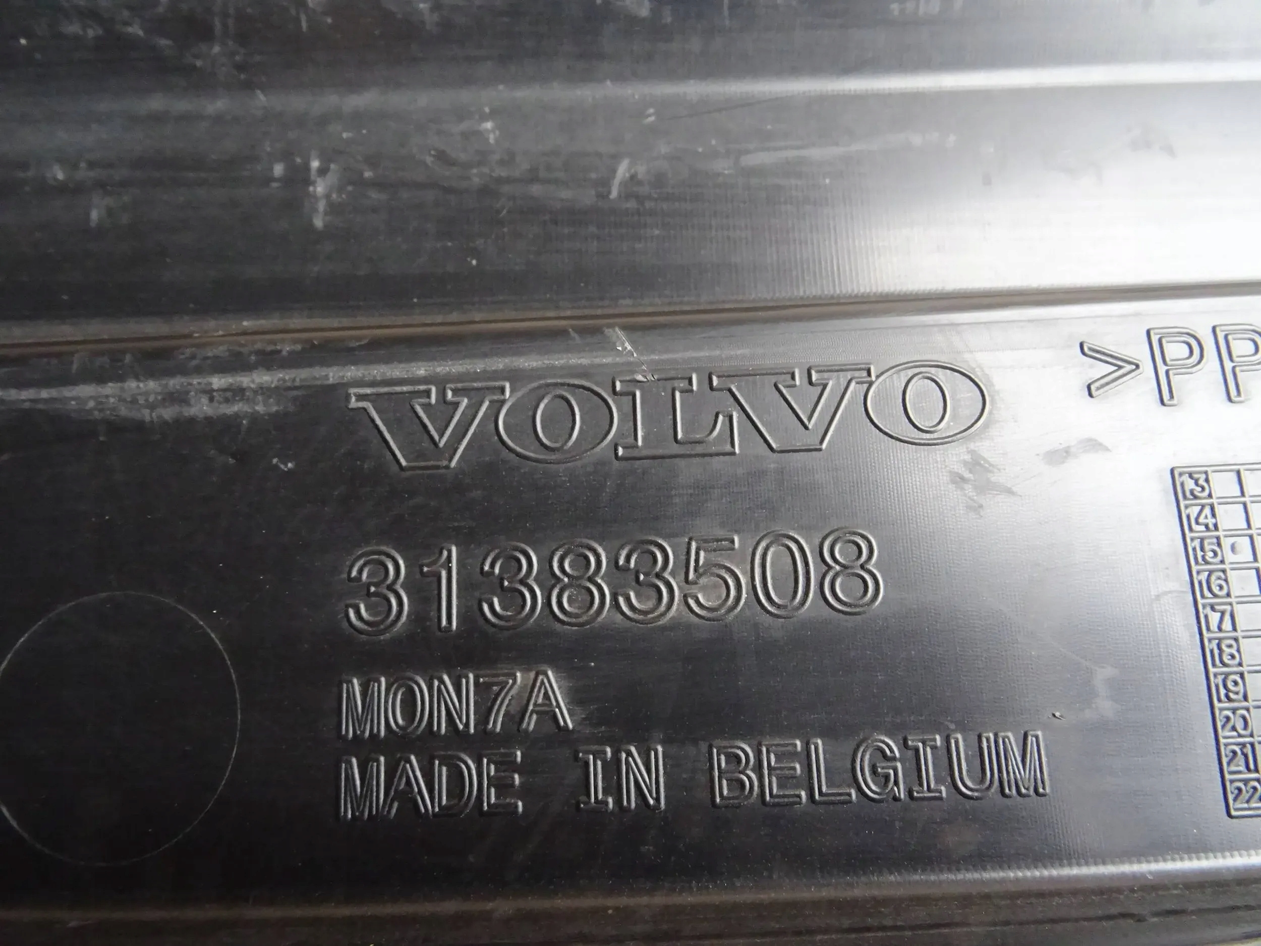 Volvo XC90 II OSŁONA PASA NA PAS 31383508 Typ samochodu 4x4/SUV