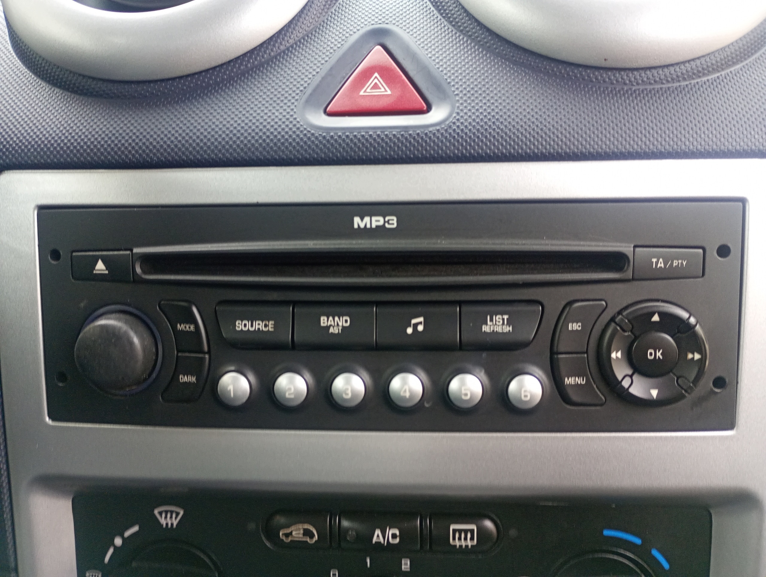 RADIO original CD missing code Peugeot 1007 06-13