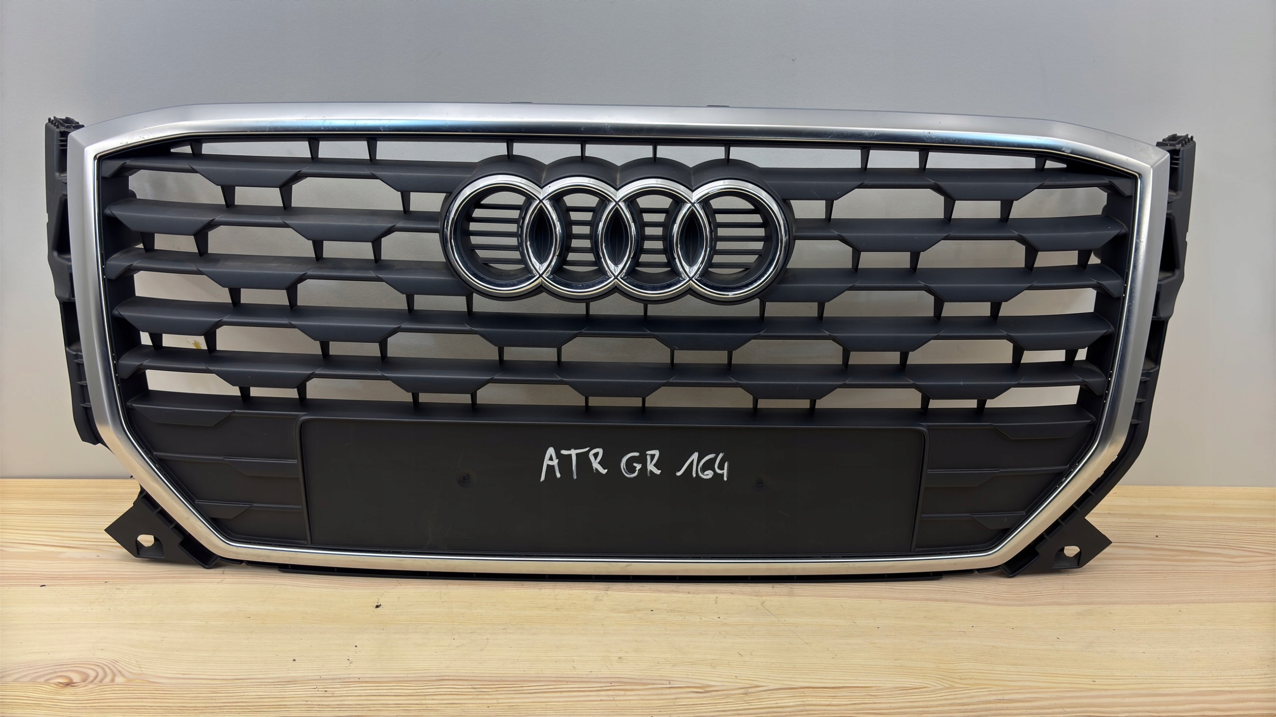 Audi Q2 Kühlergrill FRONTGRILL Kühlergitter 81A853651 - Thumbnail 1
