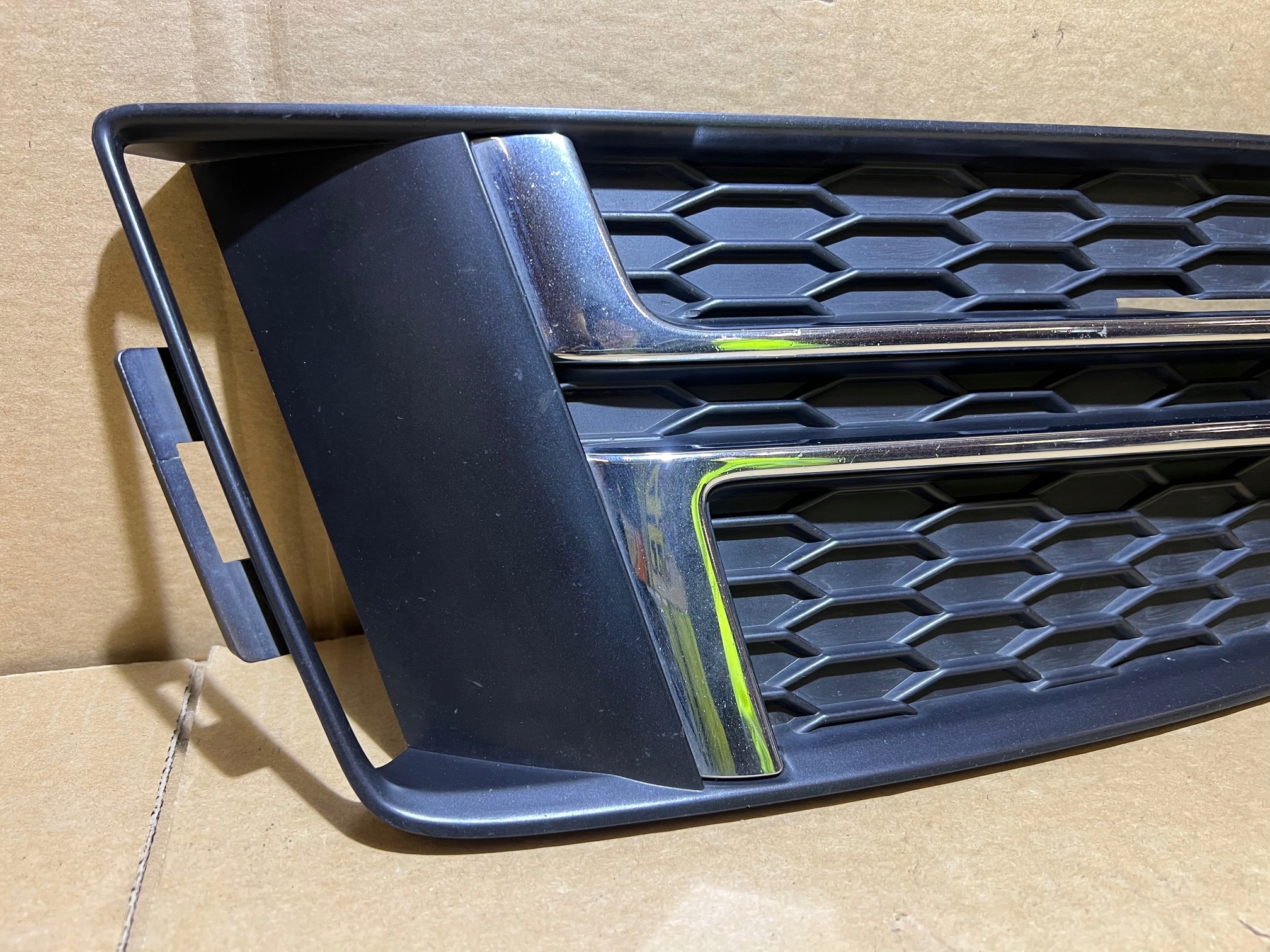 AUDI A4 B9 SLINE left grid grille of a bumper S-LINE 8W0807681F