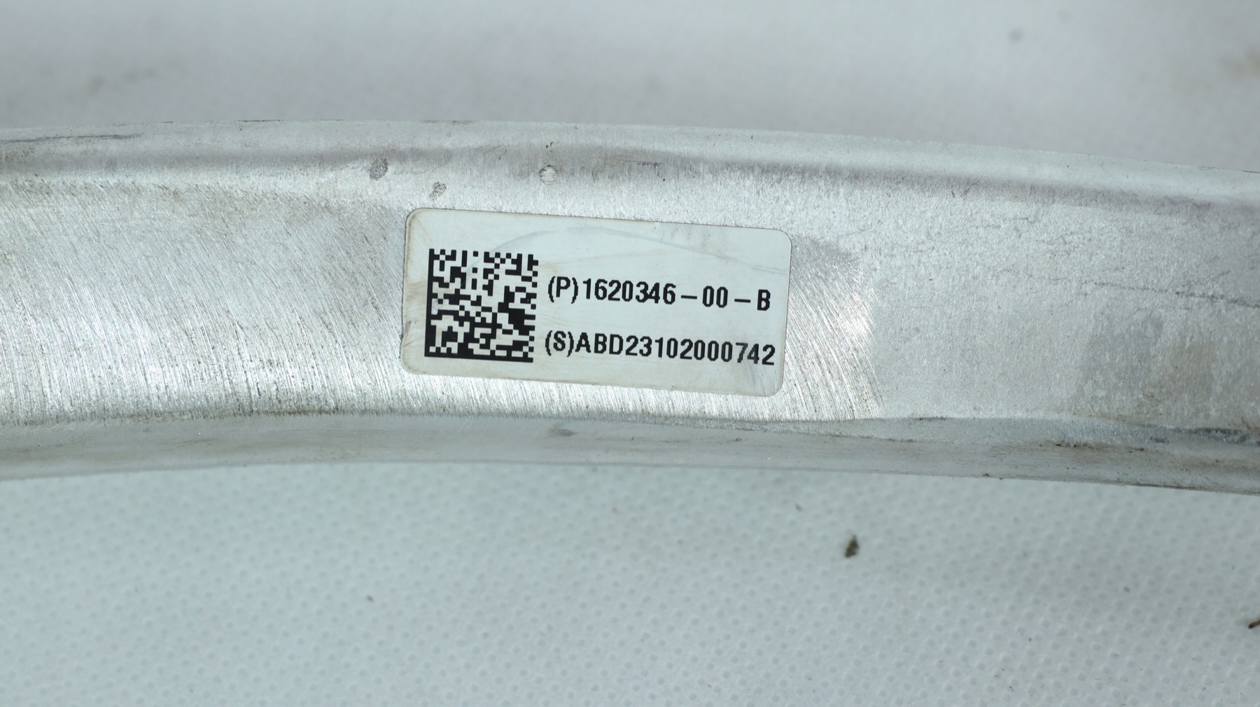 TESLA MODEL X PLAID WAHACZ PRAWY PRZÓD 1620346-00-B Producent części Tesla