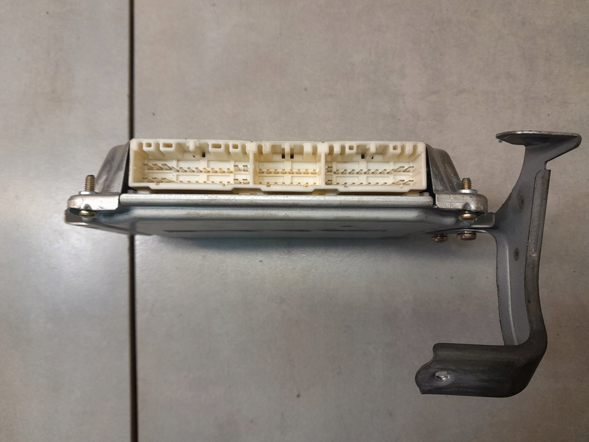 control unit of the engine COROLLA E12 1.6 B 8966102750