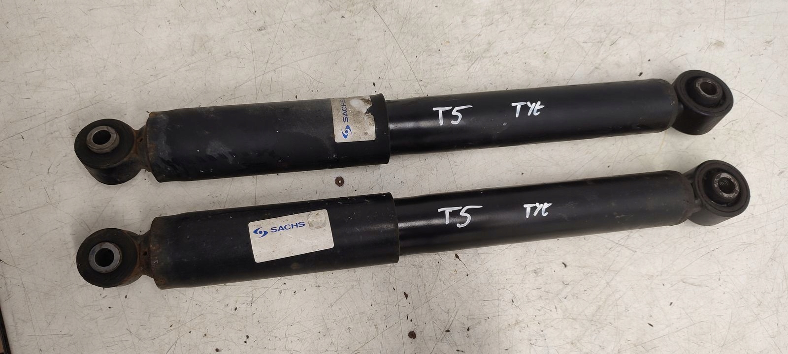 Stoßdämpfer heck hinten VW T5 1,9 TDI
