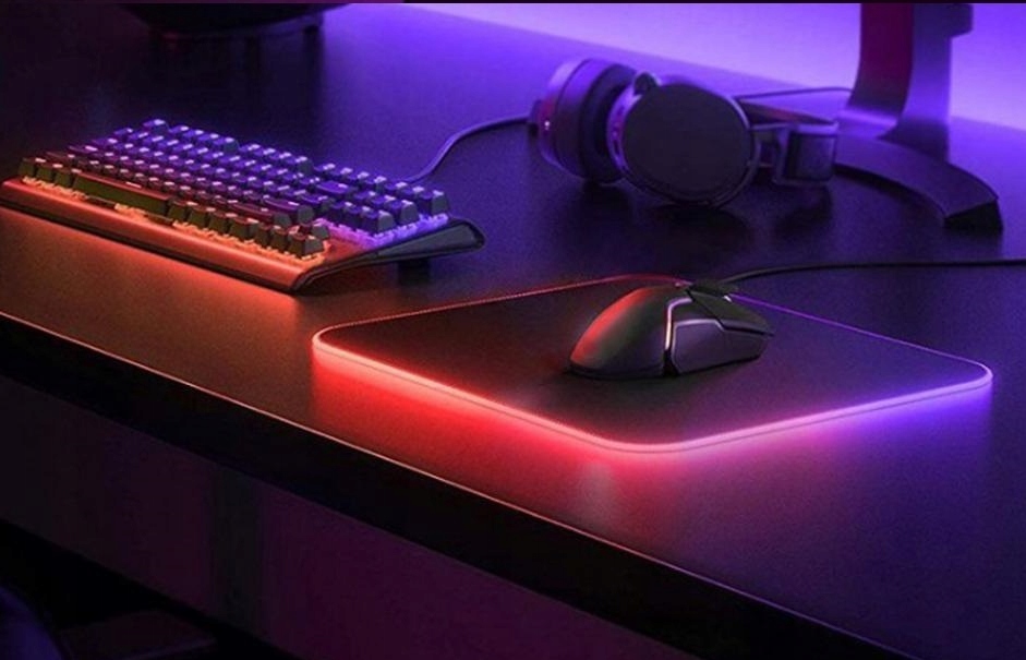 PODŚWIETLANA PODKŁADKA POD MYSZ GAMINGOWA LED DUŻA Dłuższy bok 35 cm