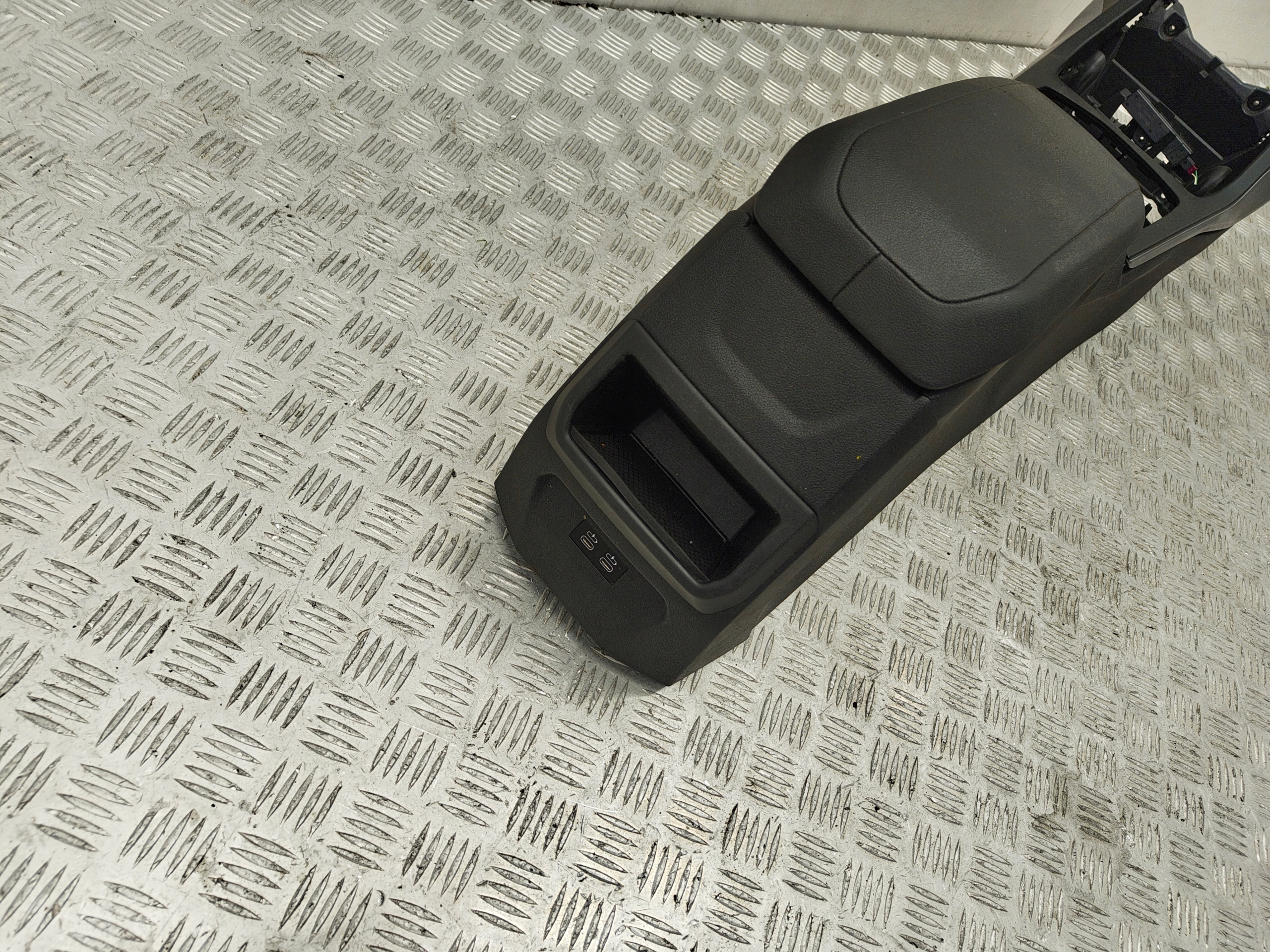 BMW 1 F40 TUNEL central armrest