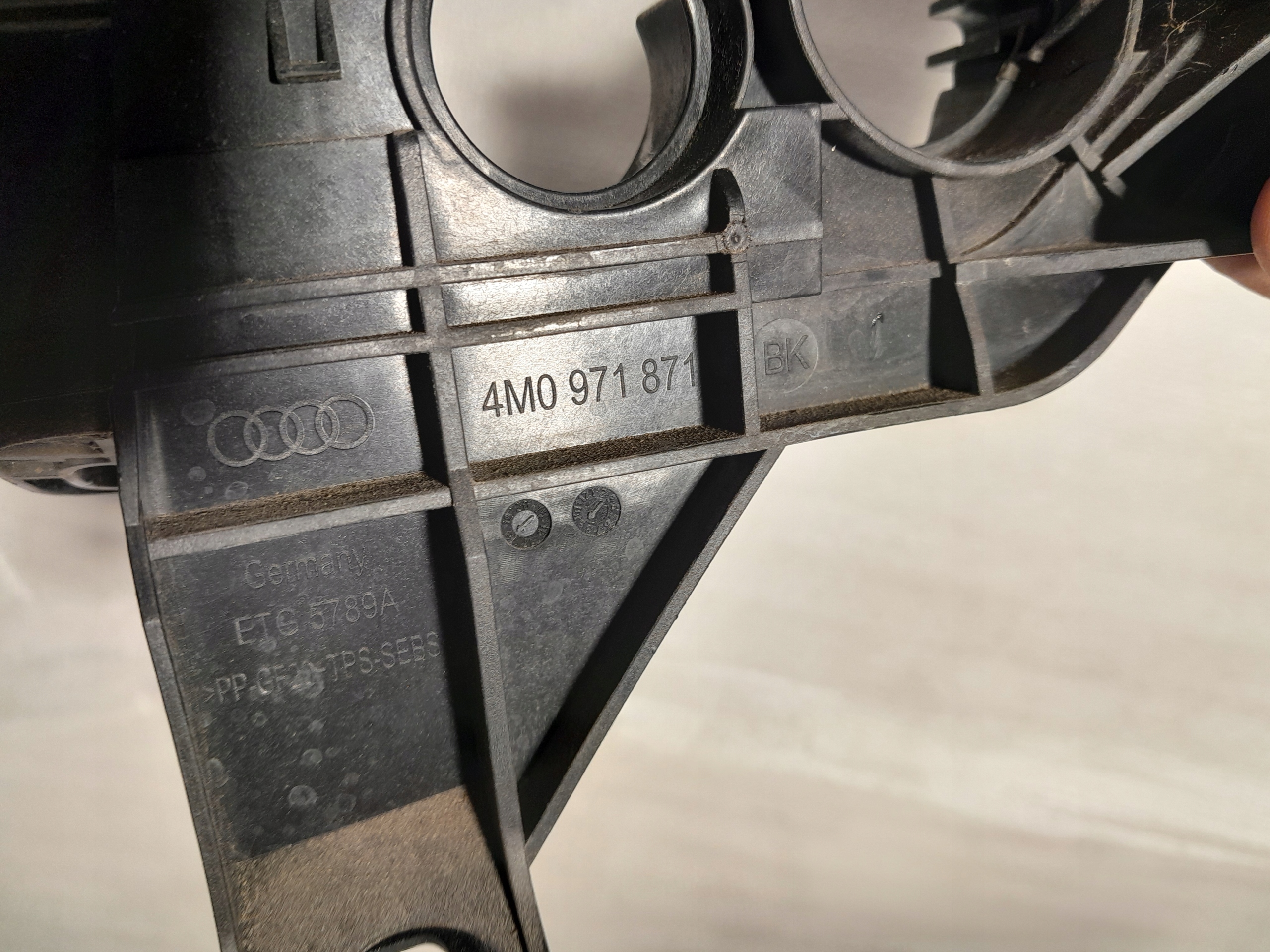 AUDI Q8 4M Halter Halter 4M0971871BK