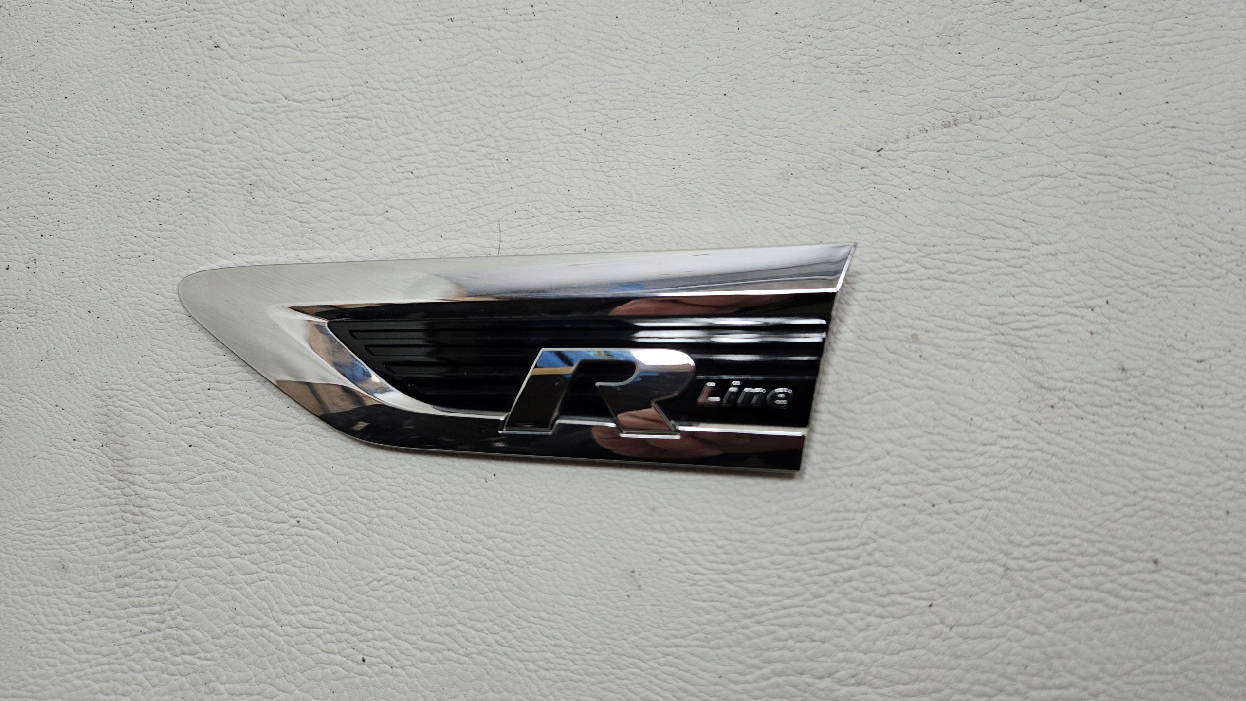 EMBLEMAT LOGO ZNACZEK VW TIGUAN II R-LINE 5NA853688A za 99.00PLN z ...